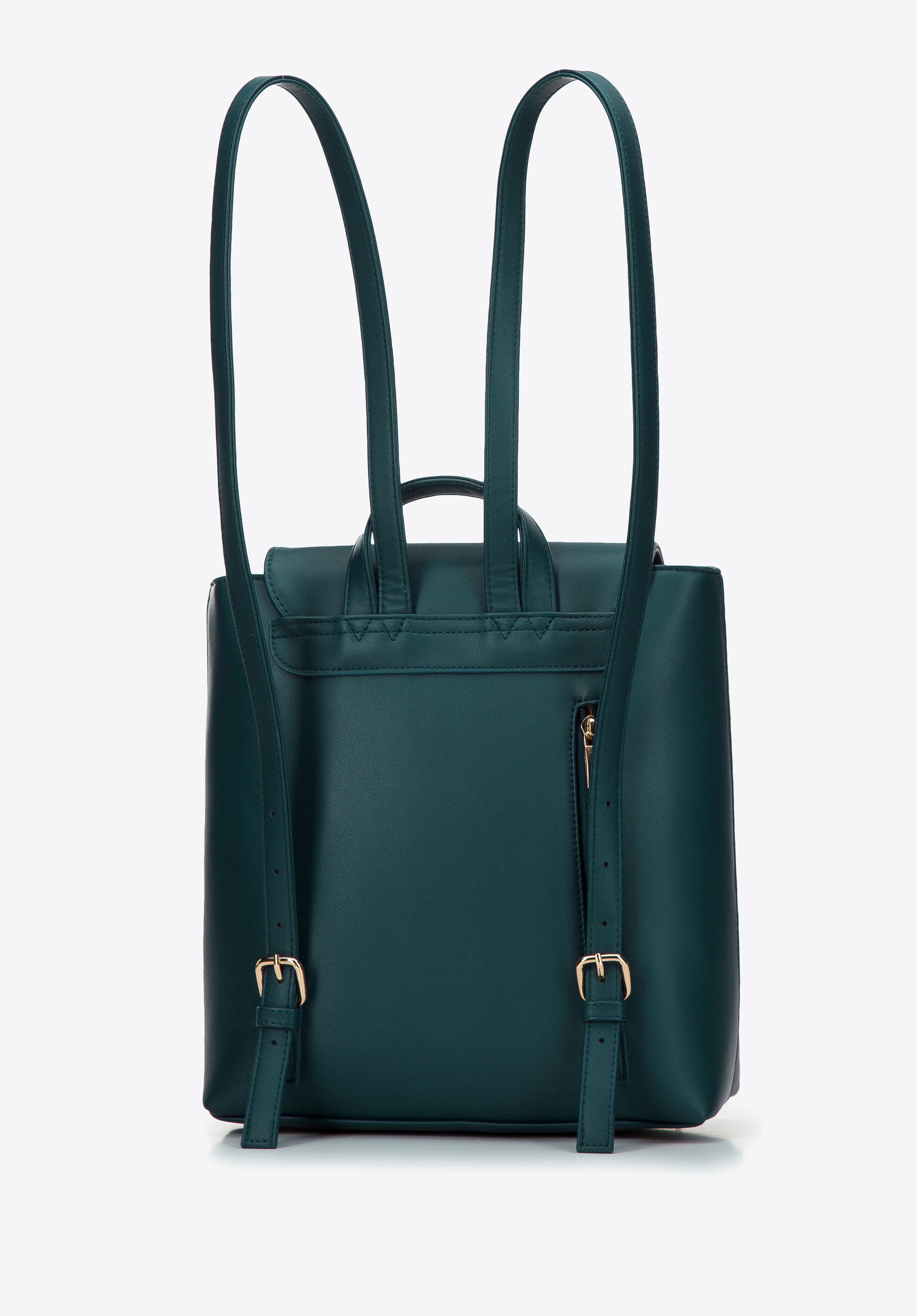 Damski plecak z ekoskóry z wyciętą klapą