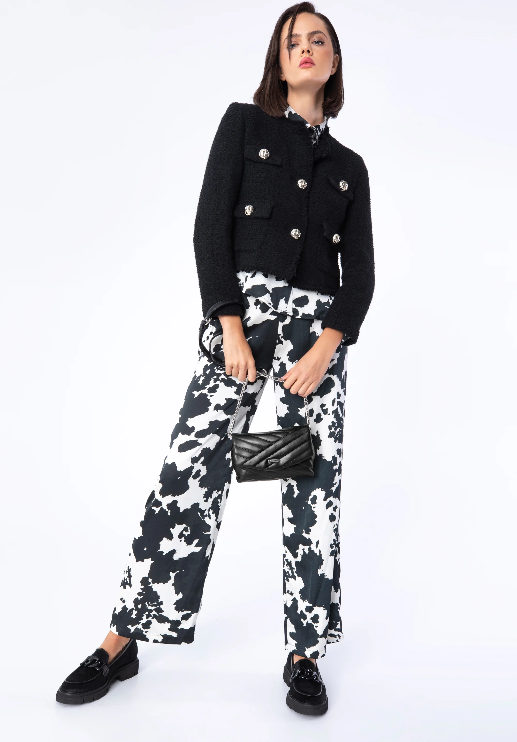 Minitorebka z geometrycznie pikowanej ekoskóry na łańcuszku