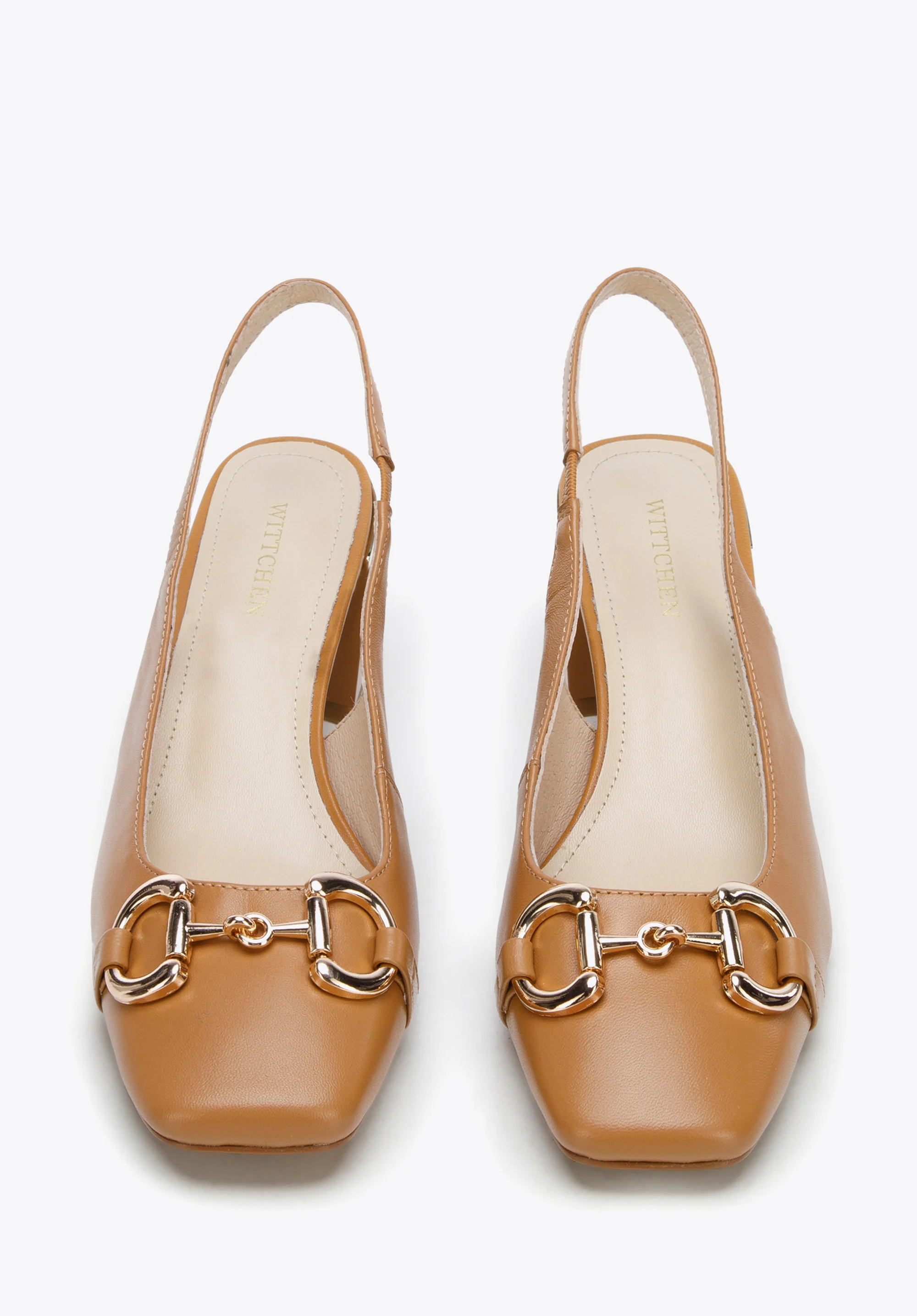 Czółenka ze skóry z klamerką