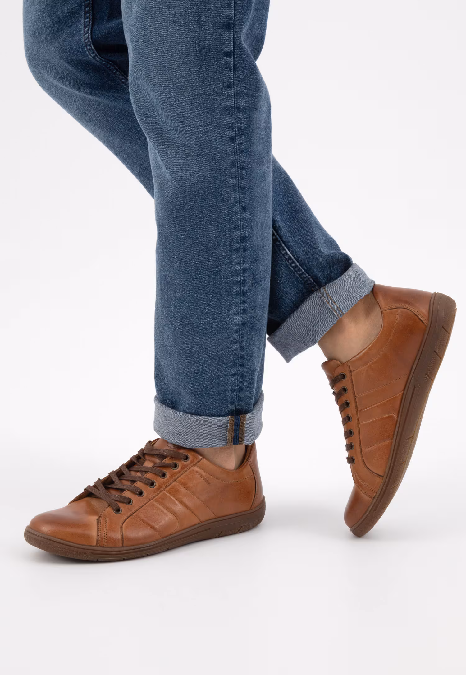 Jasnobrązowe półbuty męskie z przeszyciami