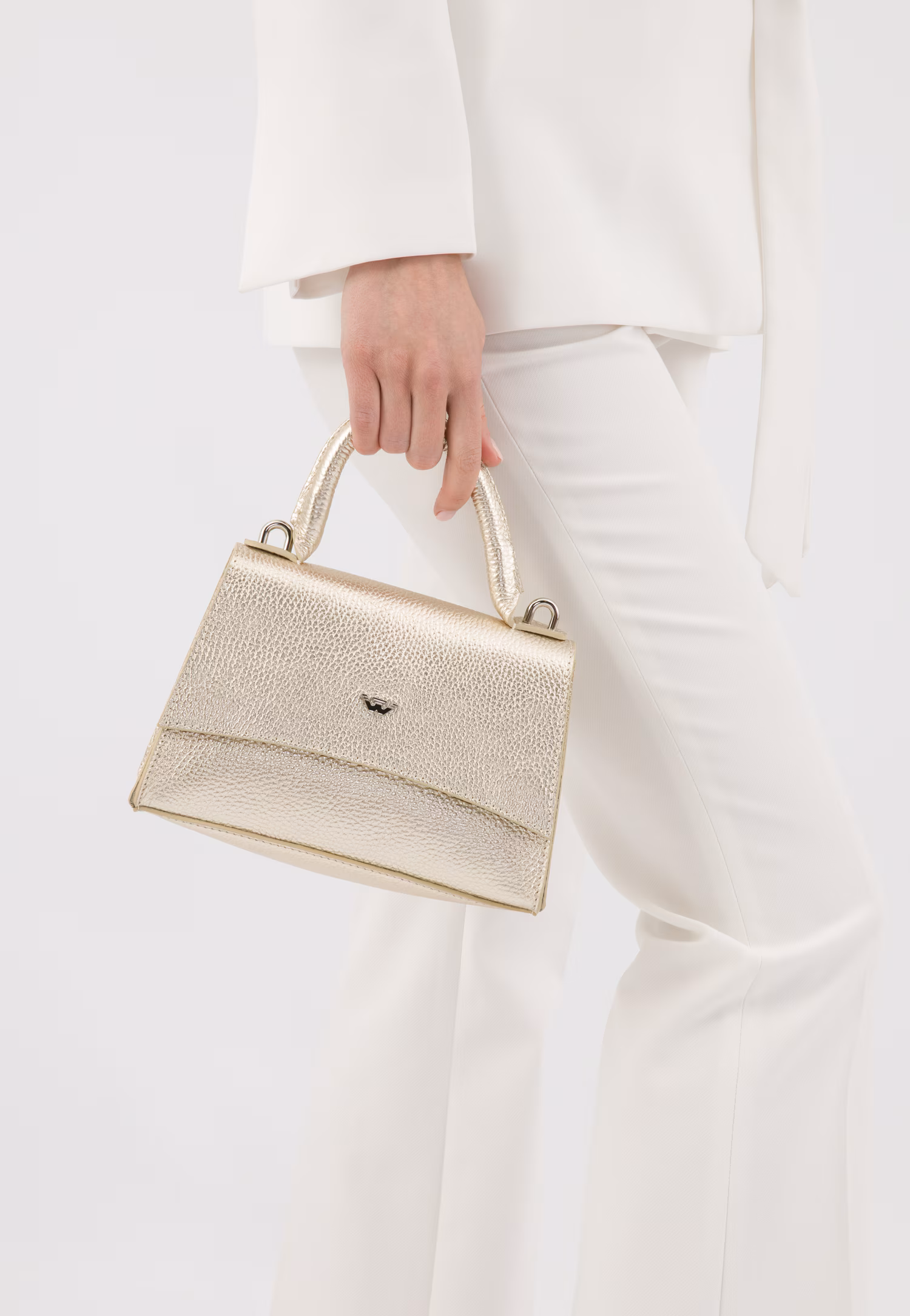 Złota torebka damska typu kuferek