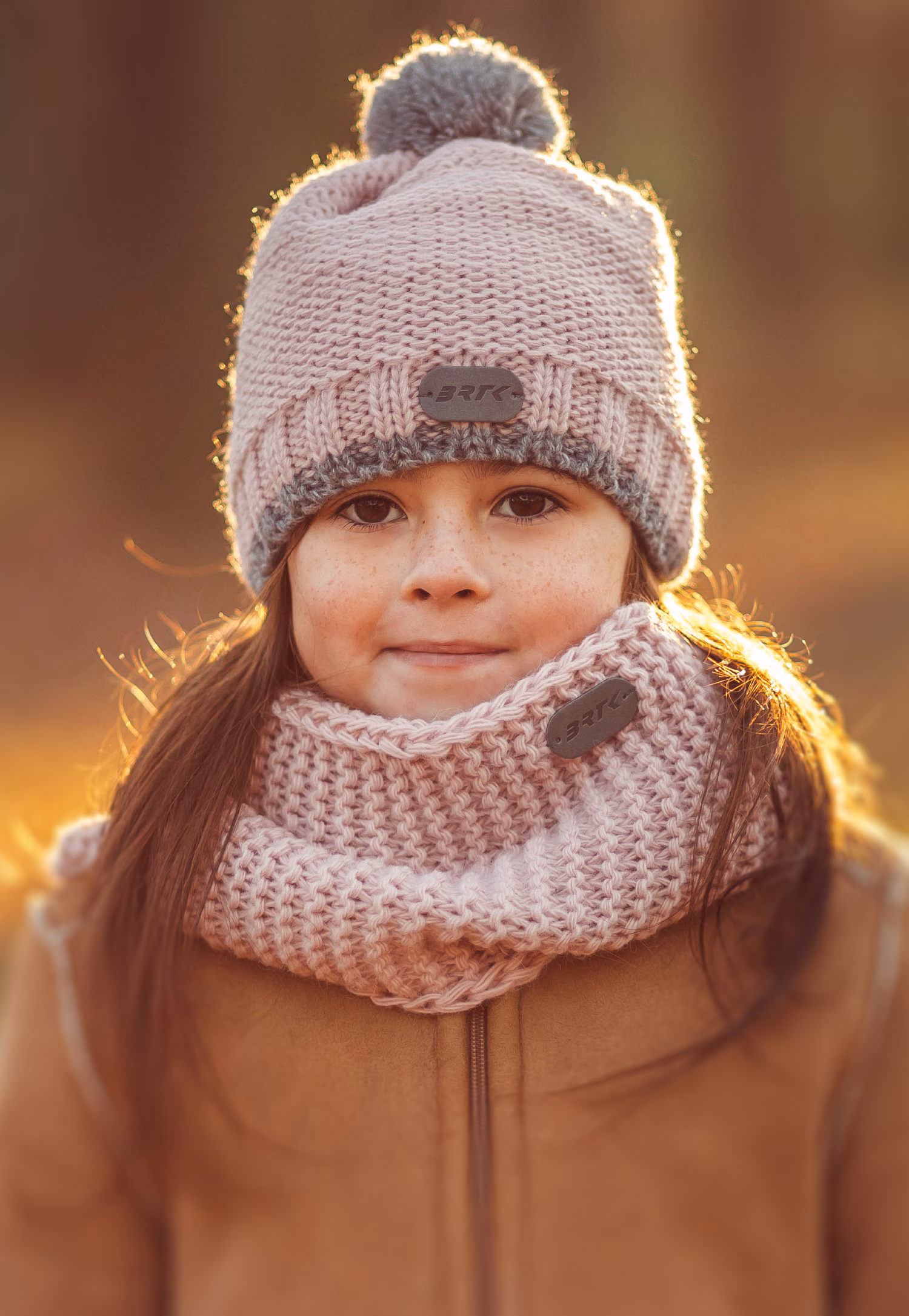 Popielaty zestaw dziecięcy BARTEK czapka z odblaskowym pomponem + komin 8560580