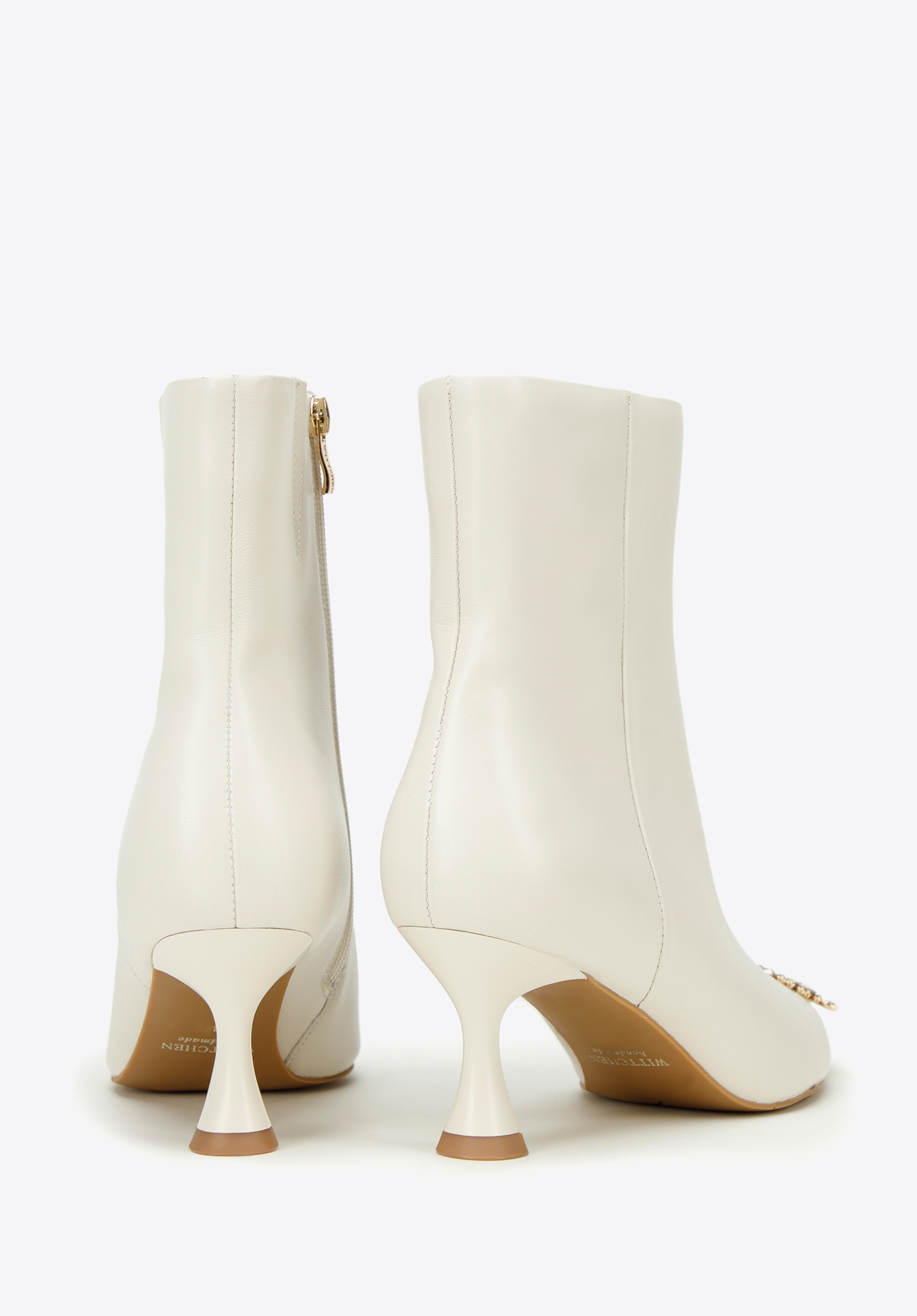 Botki skórzane z okrągłą klamrą na szpilce