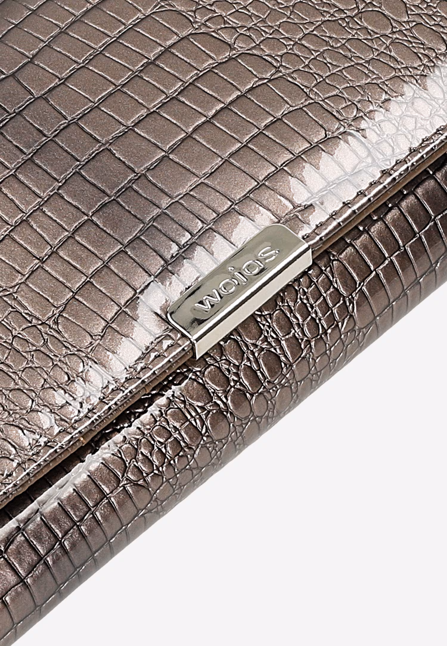 Duży beżowy portfel damski z lakierowanej skóry