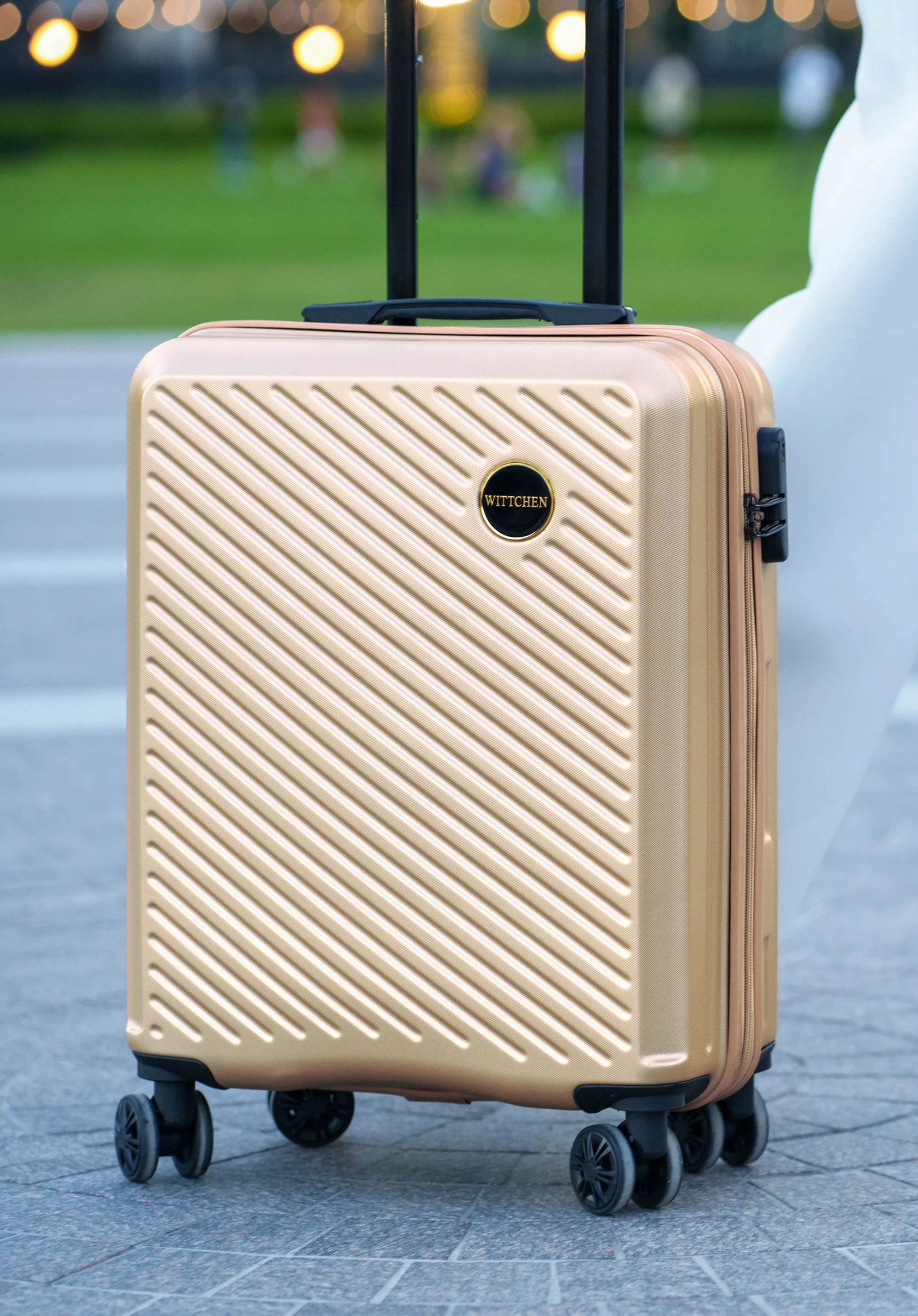 Walizka kabinowa z ABS-u w ukośne paski