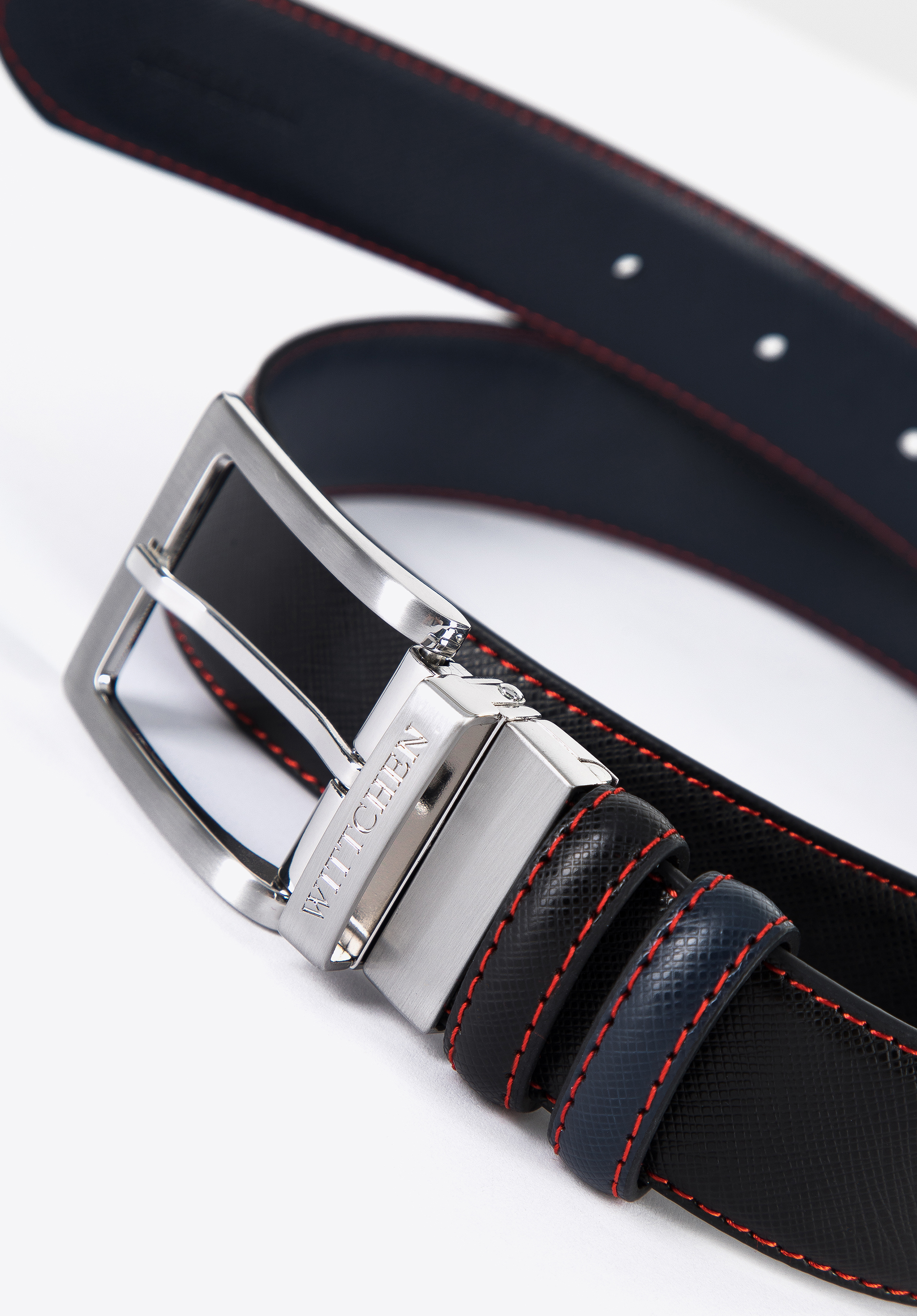 Męski pasek skórzany dwustronny z czerwoną nicią