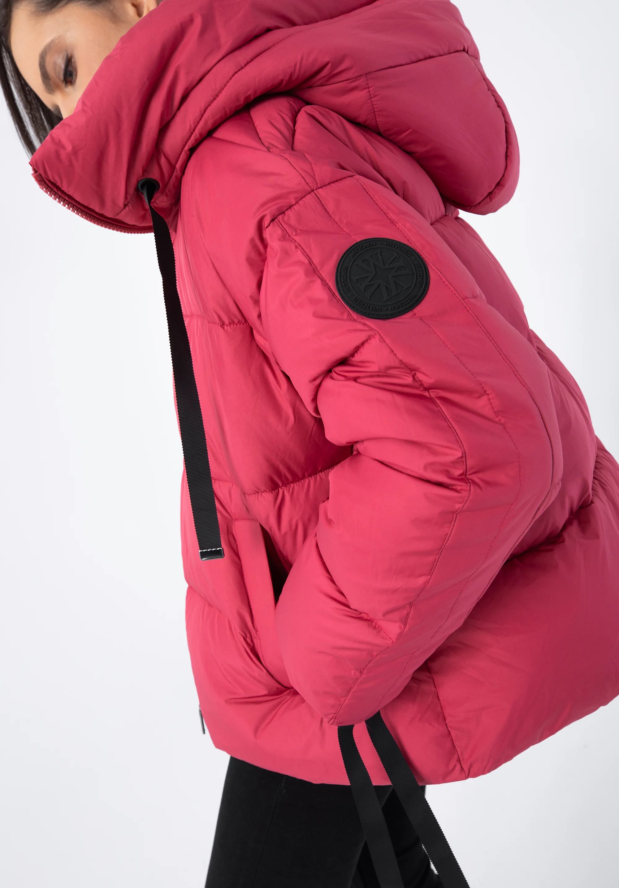 Damska kurtka oversizowa pikowana ze ściągaczami na rękawach