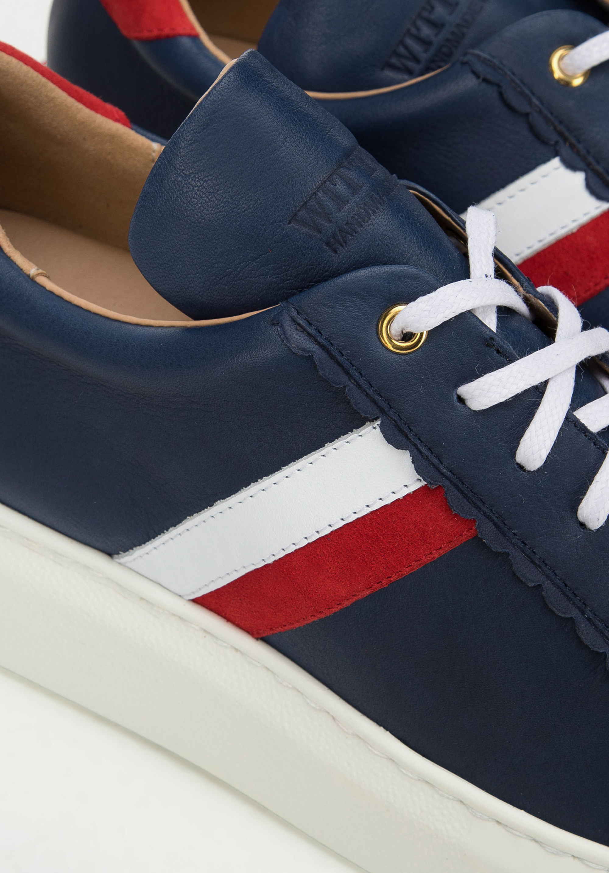 Damskie sneakersy skórzane z falbanką