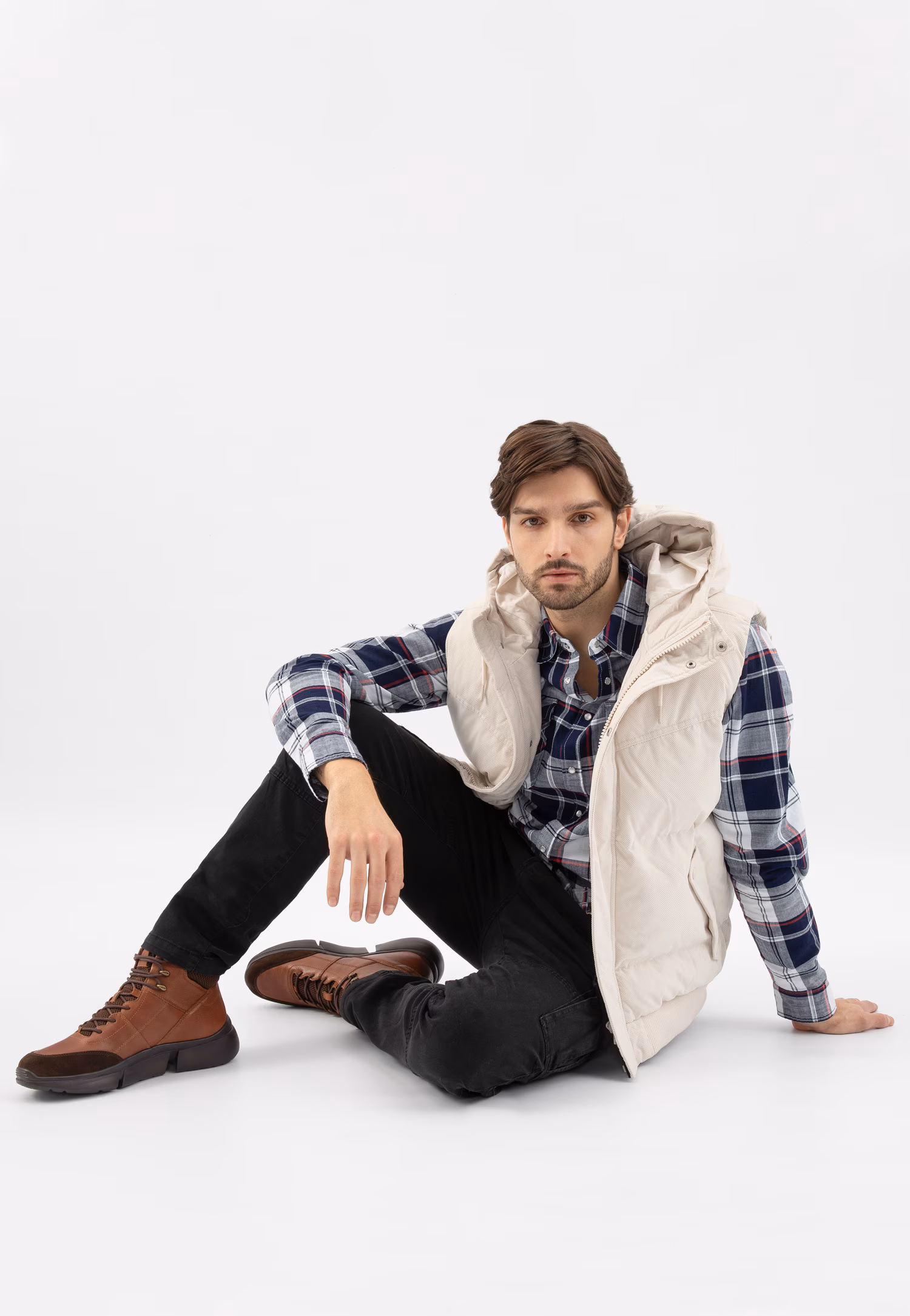 Wysokie sneakersy męskie na białej podeszwie