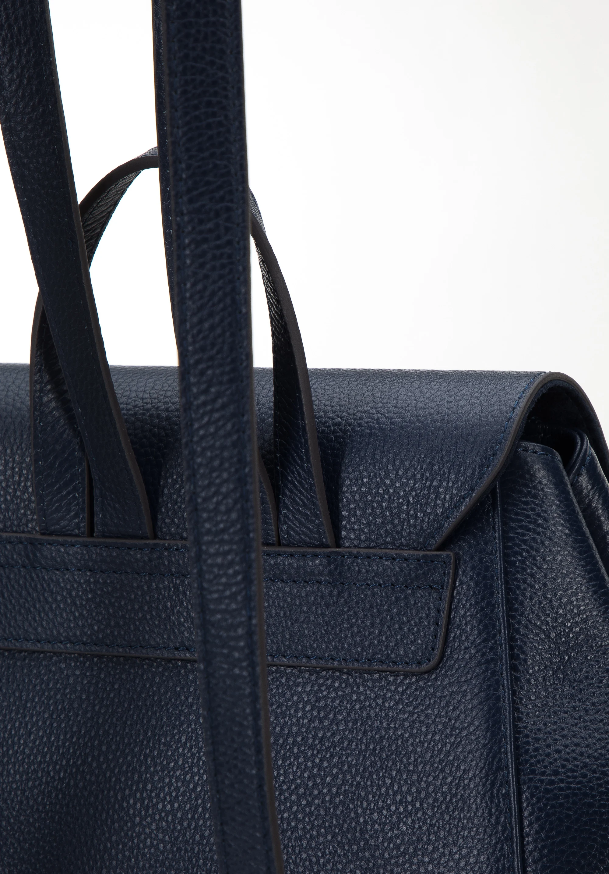 Damski plecak skórzany z pionowymi suwakami