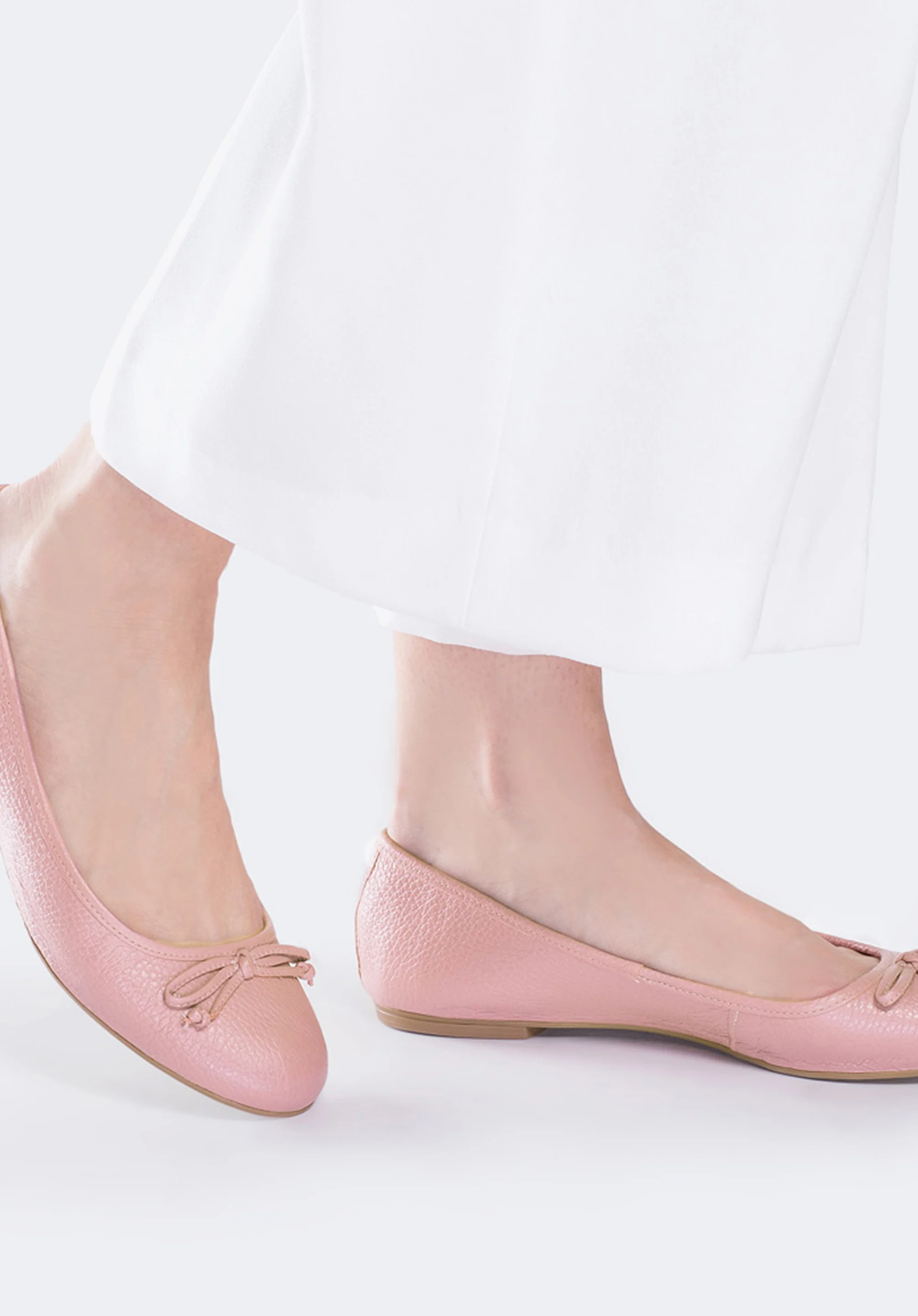 Baleriny skórzane z kokardką