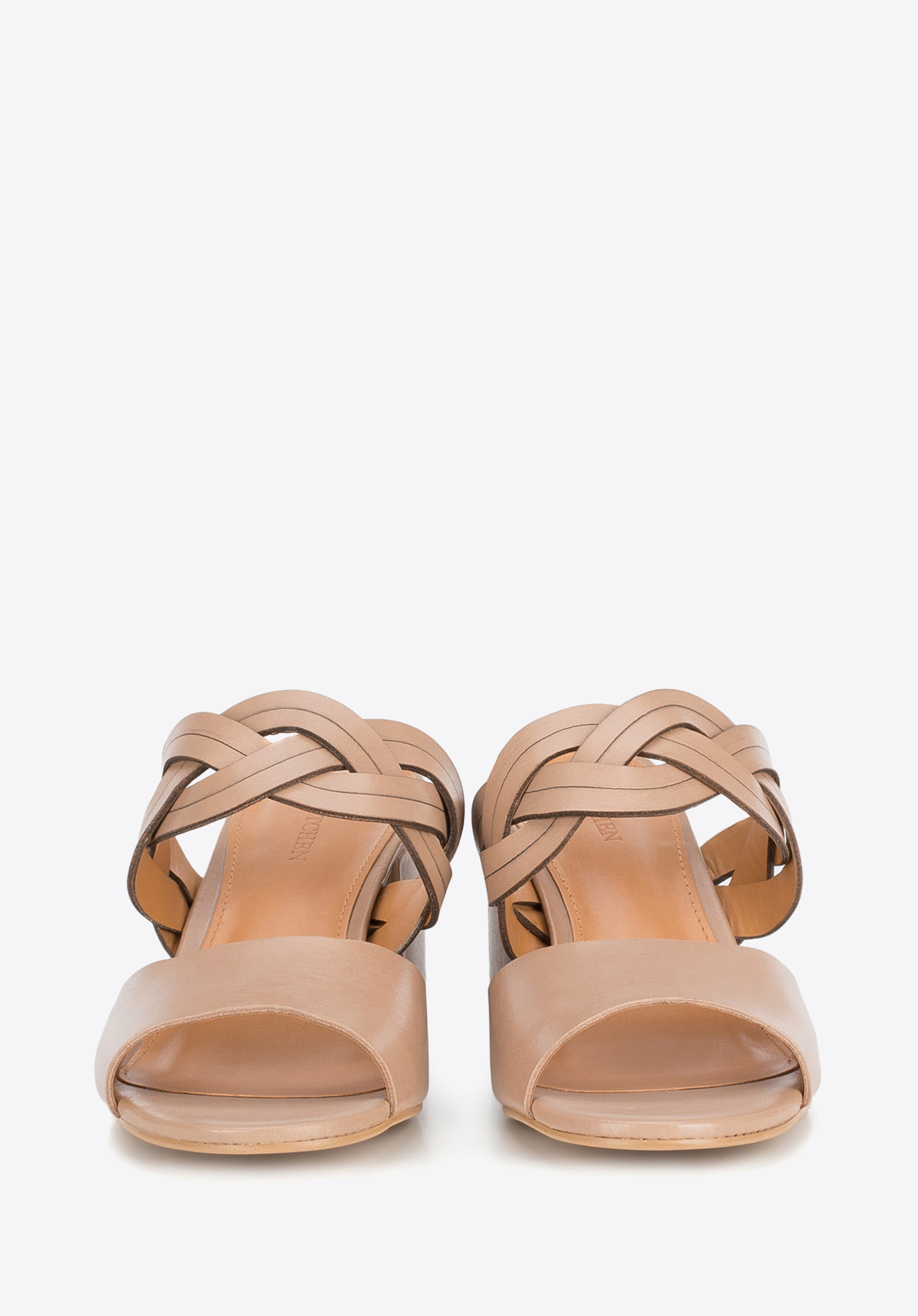 Damskie klapki skórzane przeplatane w warkocz