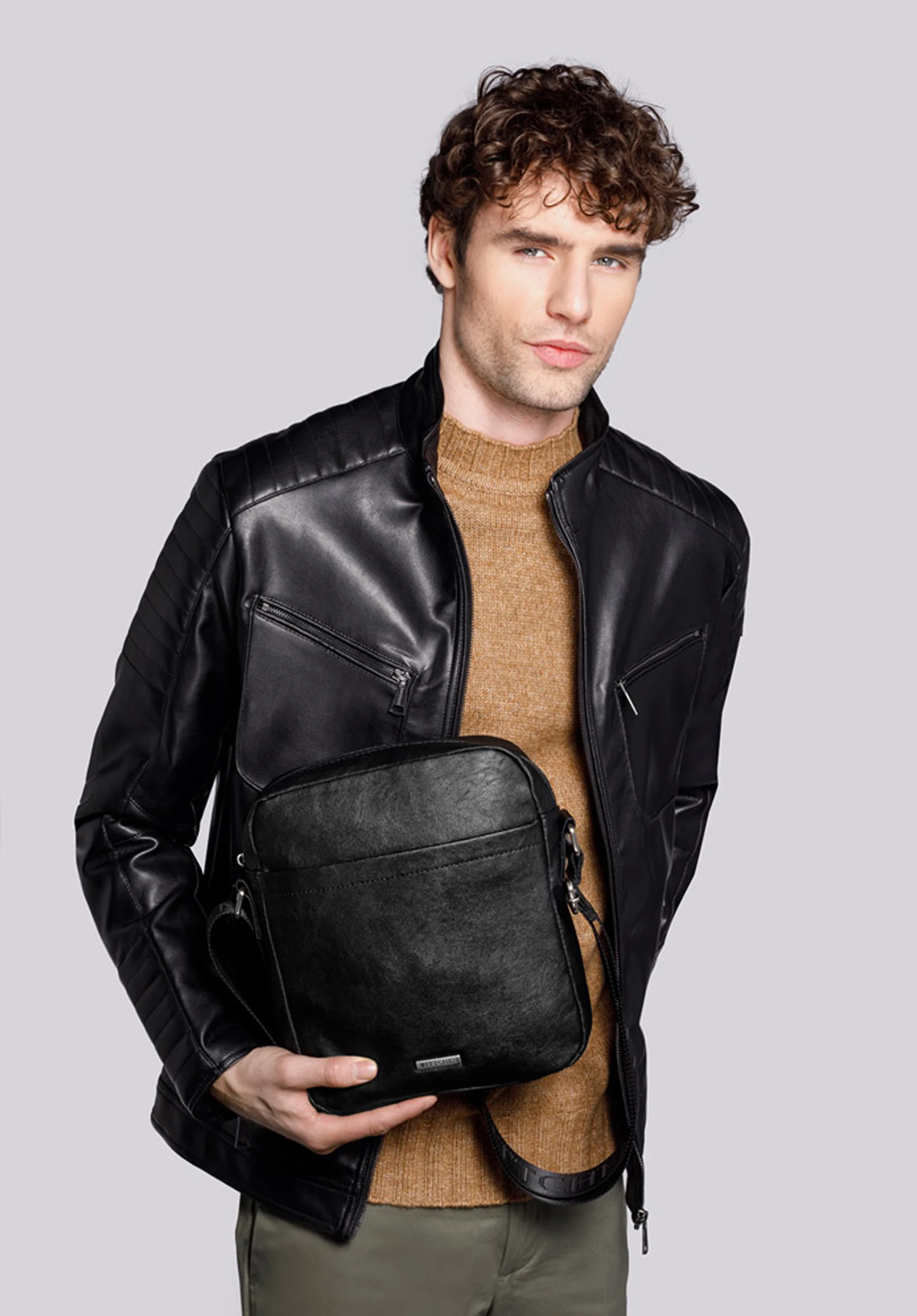 Męska listonoszka z kieszonką mała