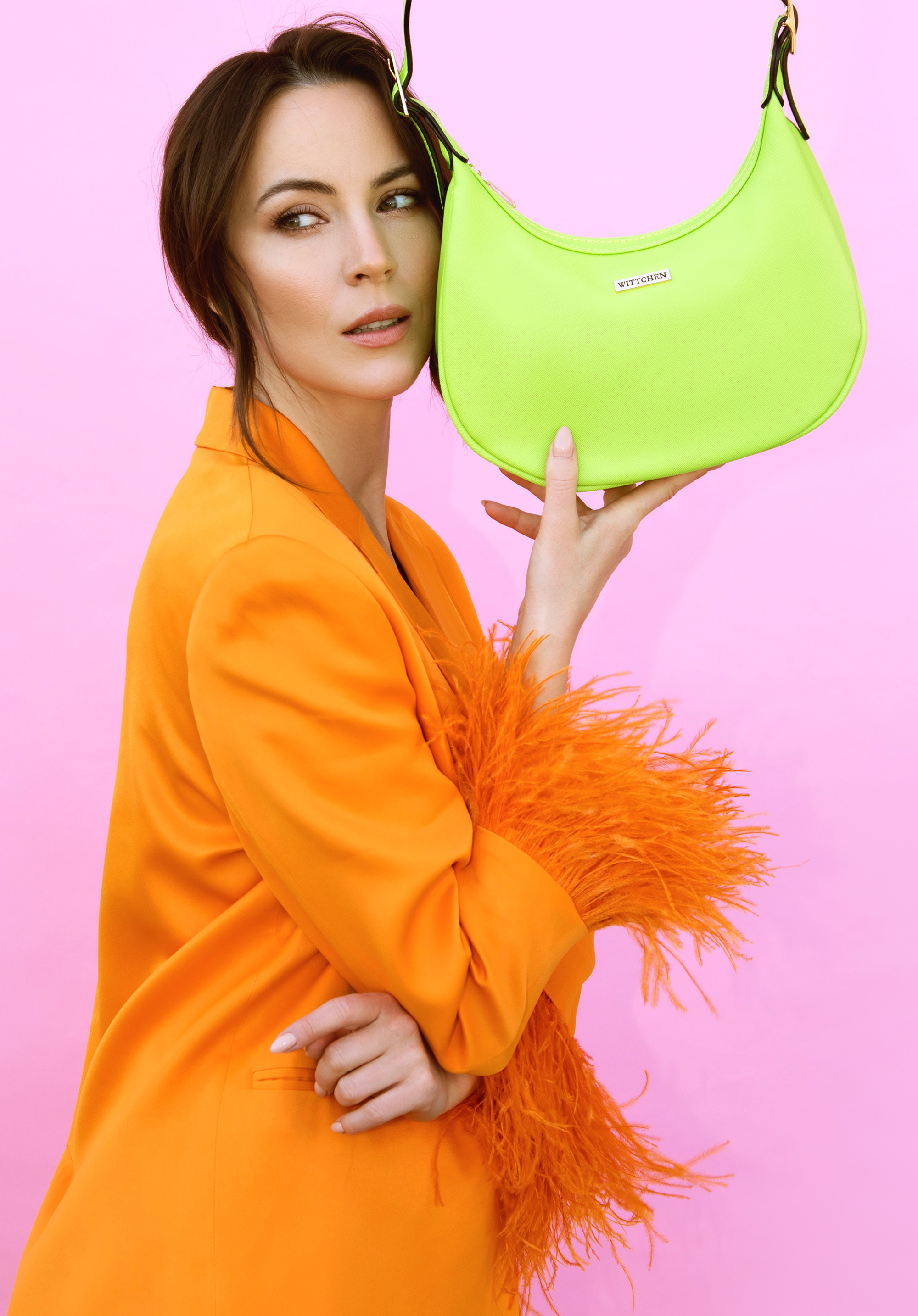 Torebka baguette z geometrycznymi klamrami