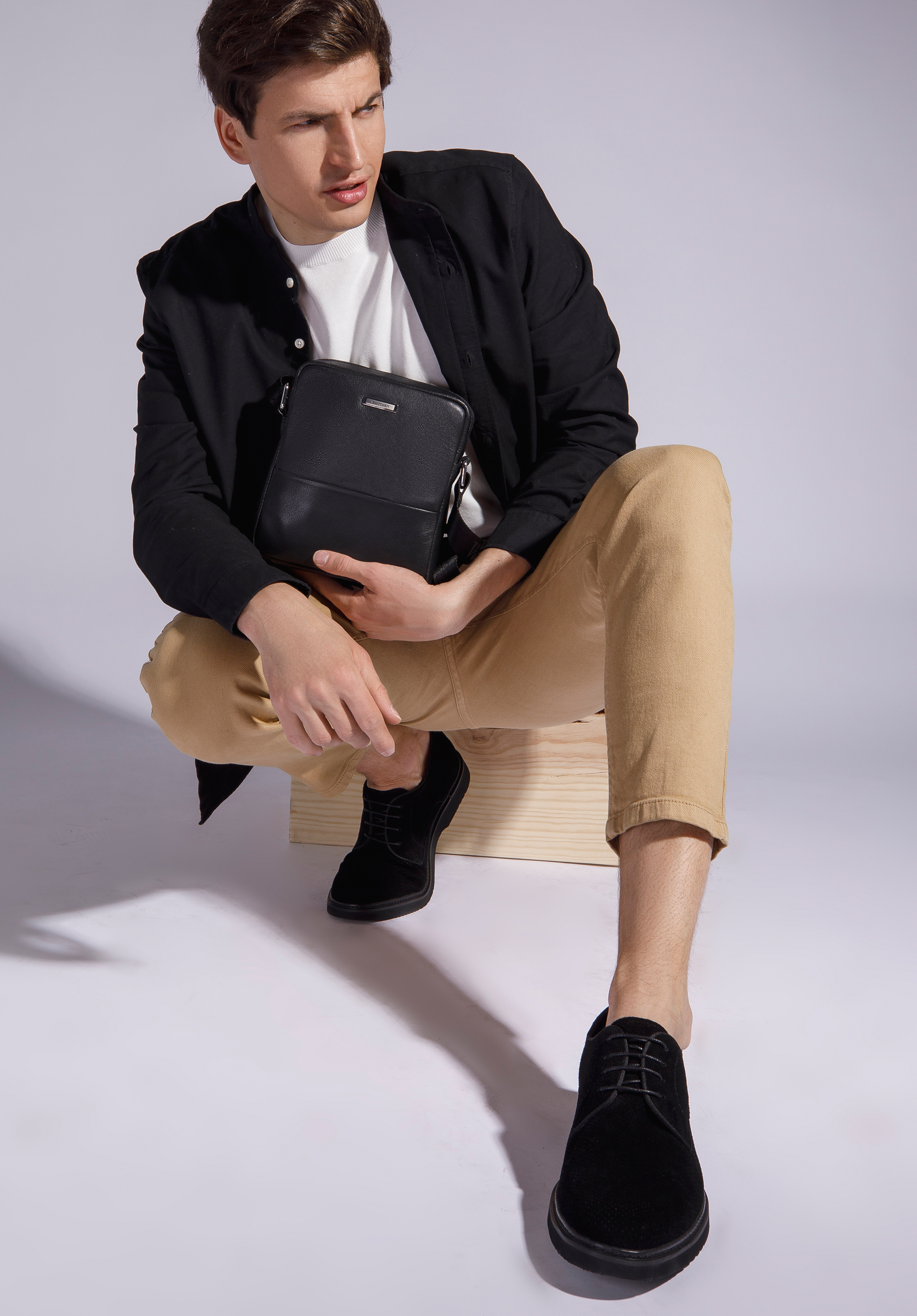 Męskie półbuty z perforowanego zamszu