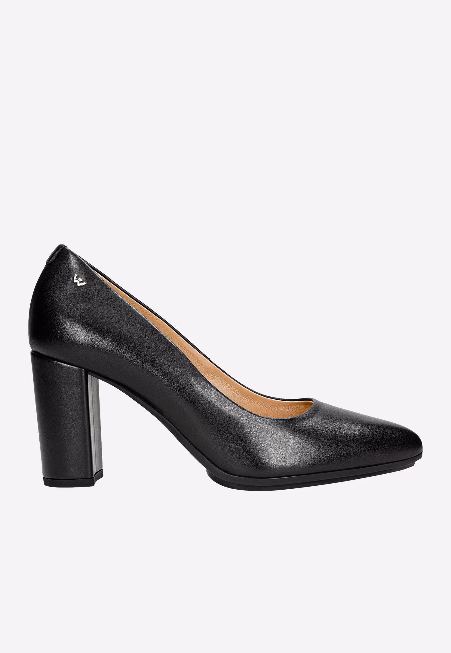 Czarne czółenka na słupku