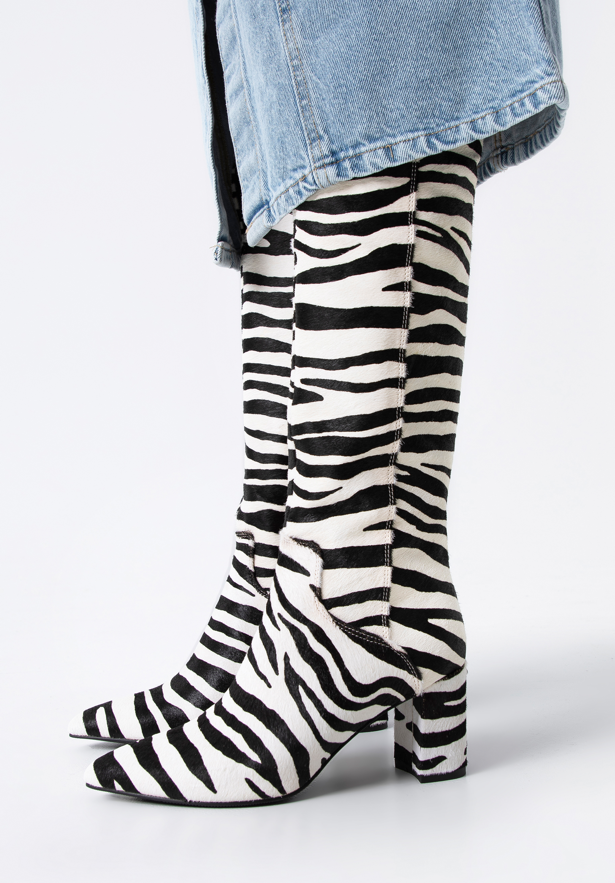 Damskie kozaki ze skóry z włosiem w zwierzęcy wzór