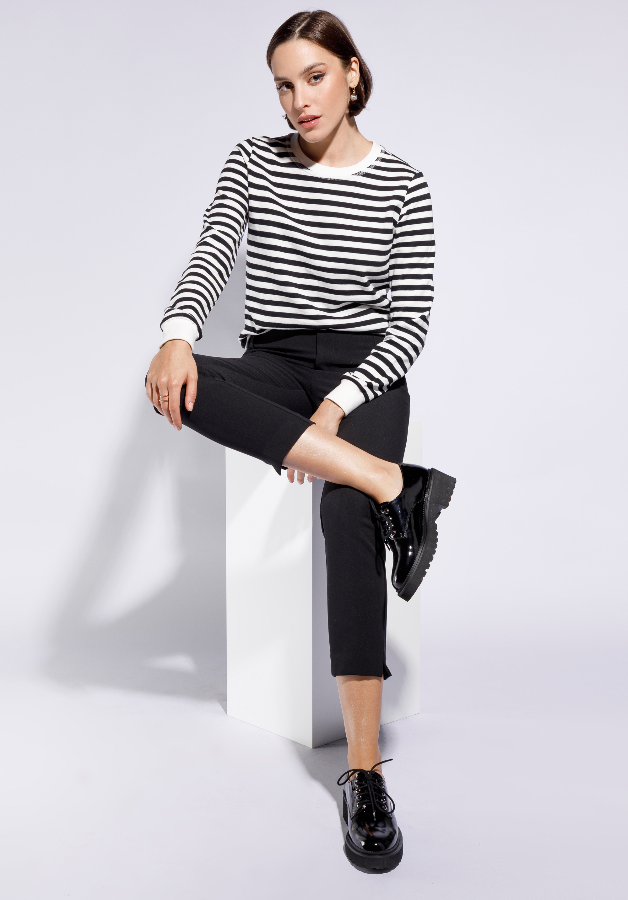 Damskie półbuty ze skóry lakierowanej sznurowane