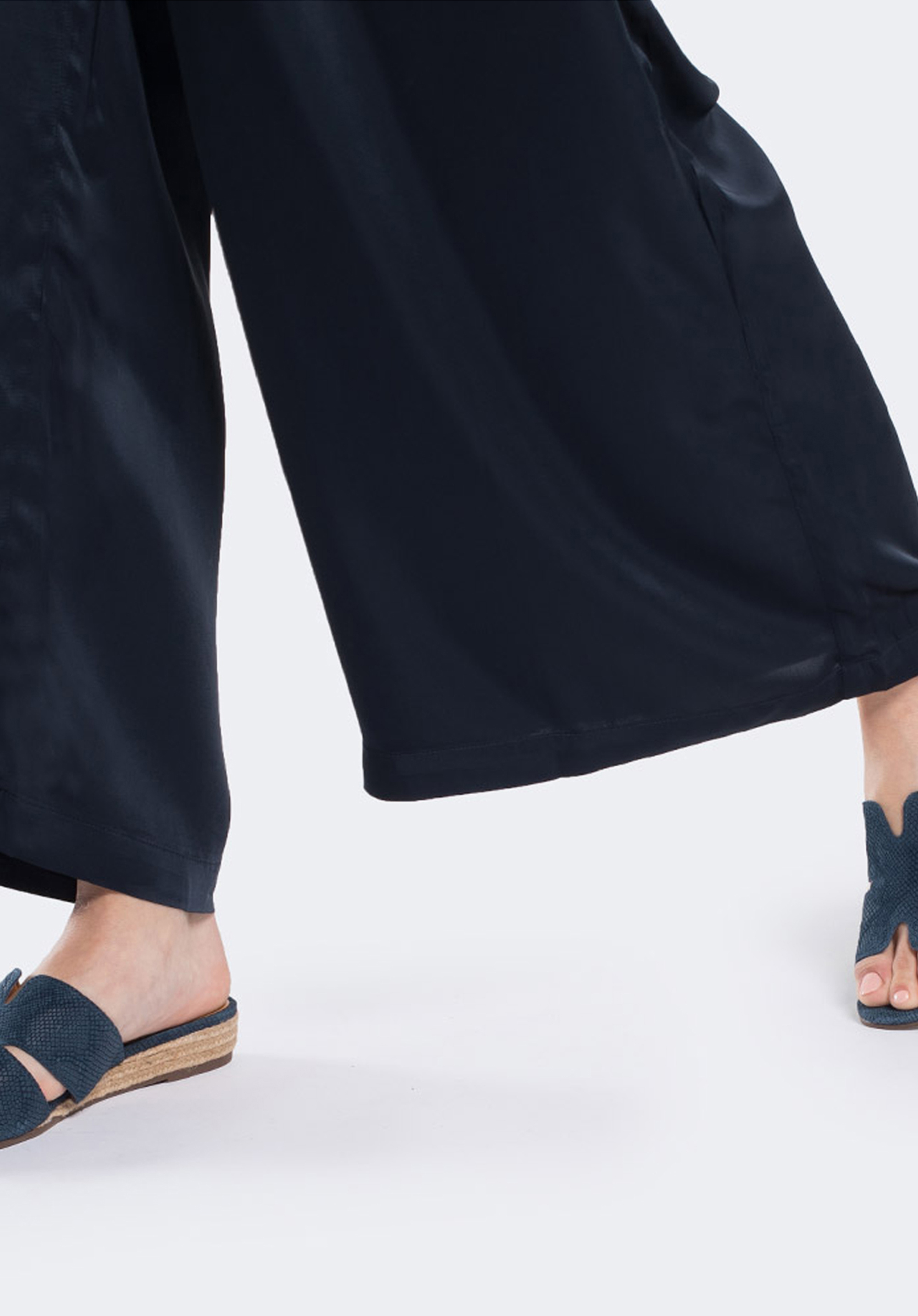 Damskie klapki z zamszu lizard