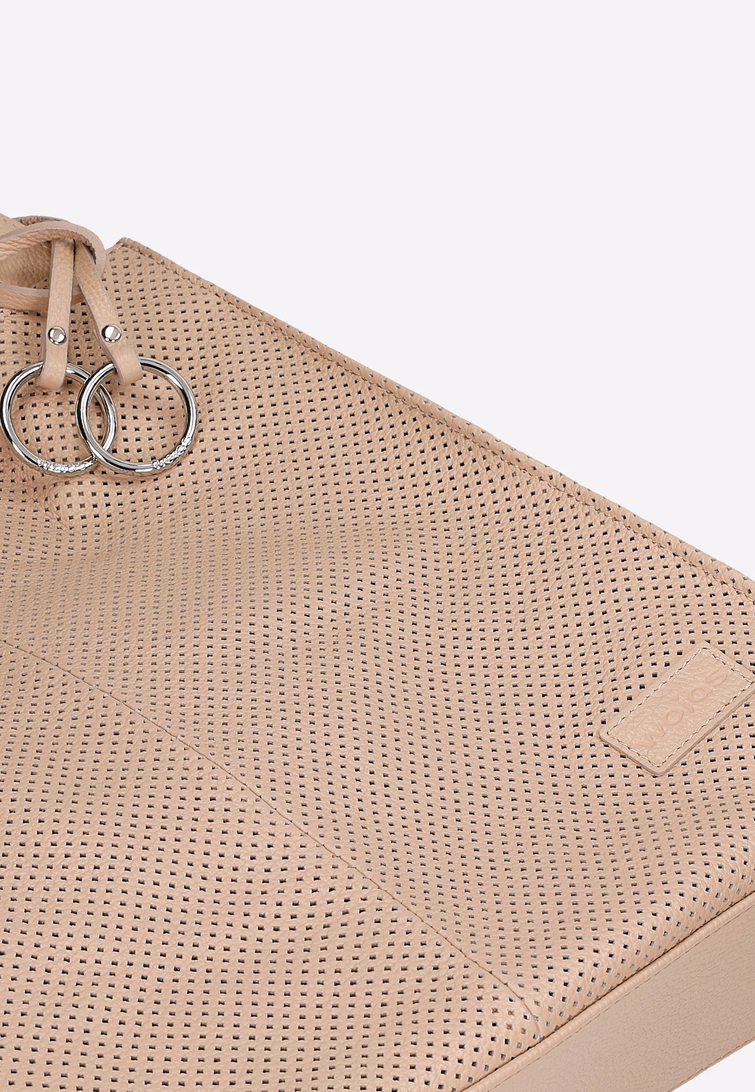 Popielata shopperka z ażurową skórą