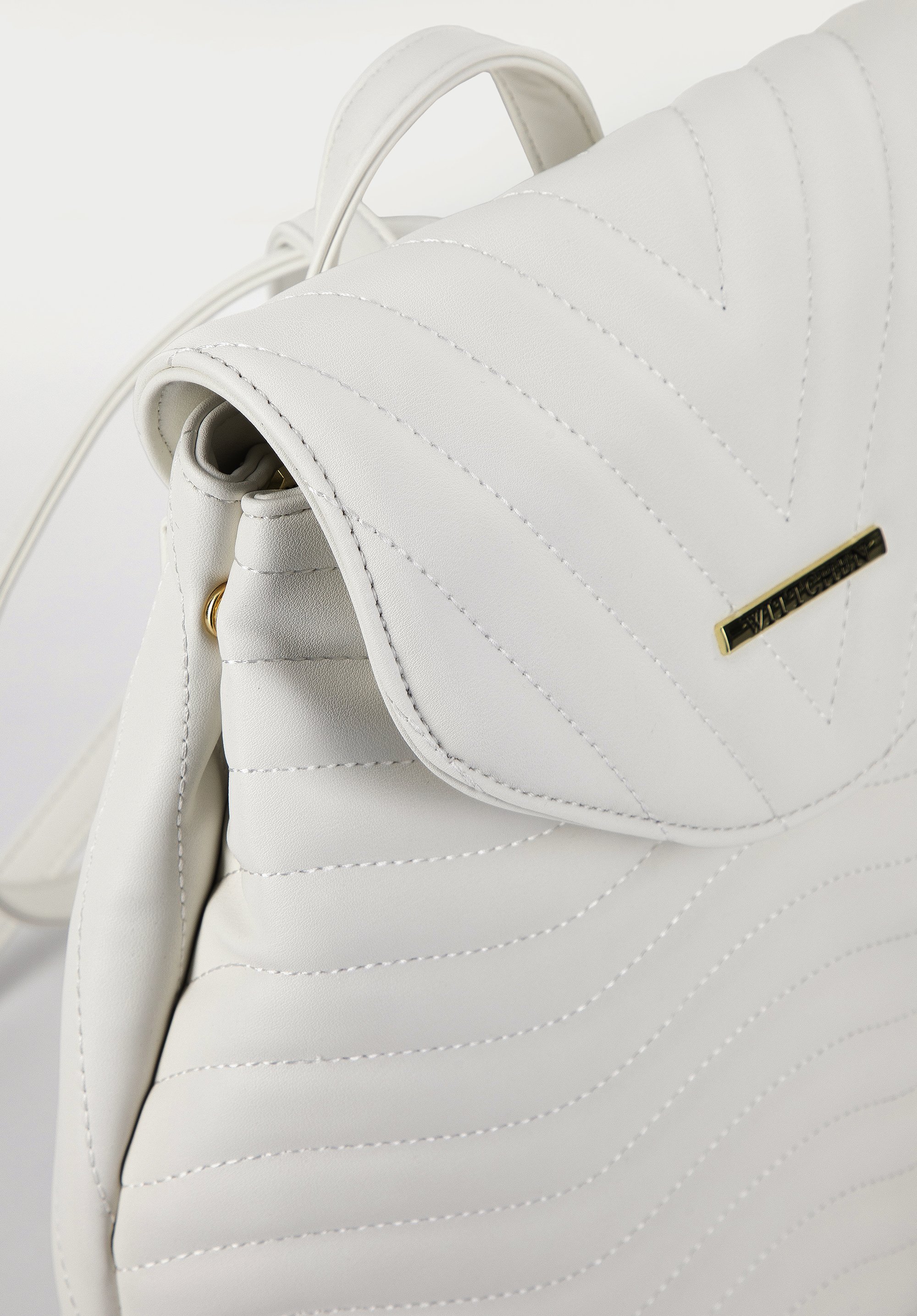 Damski plecak z pikowanej ekoskóry