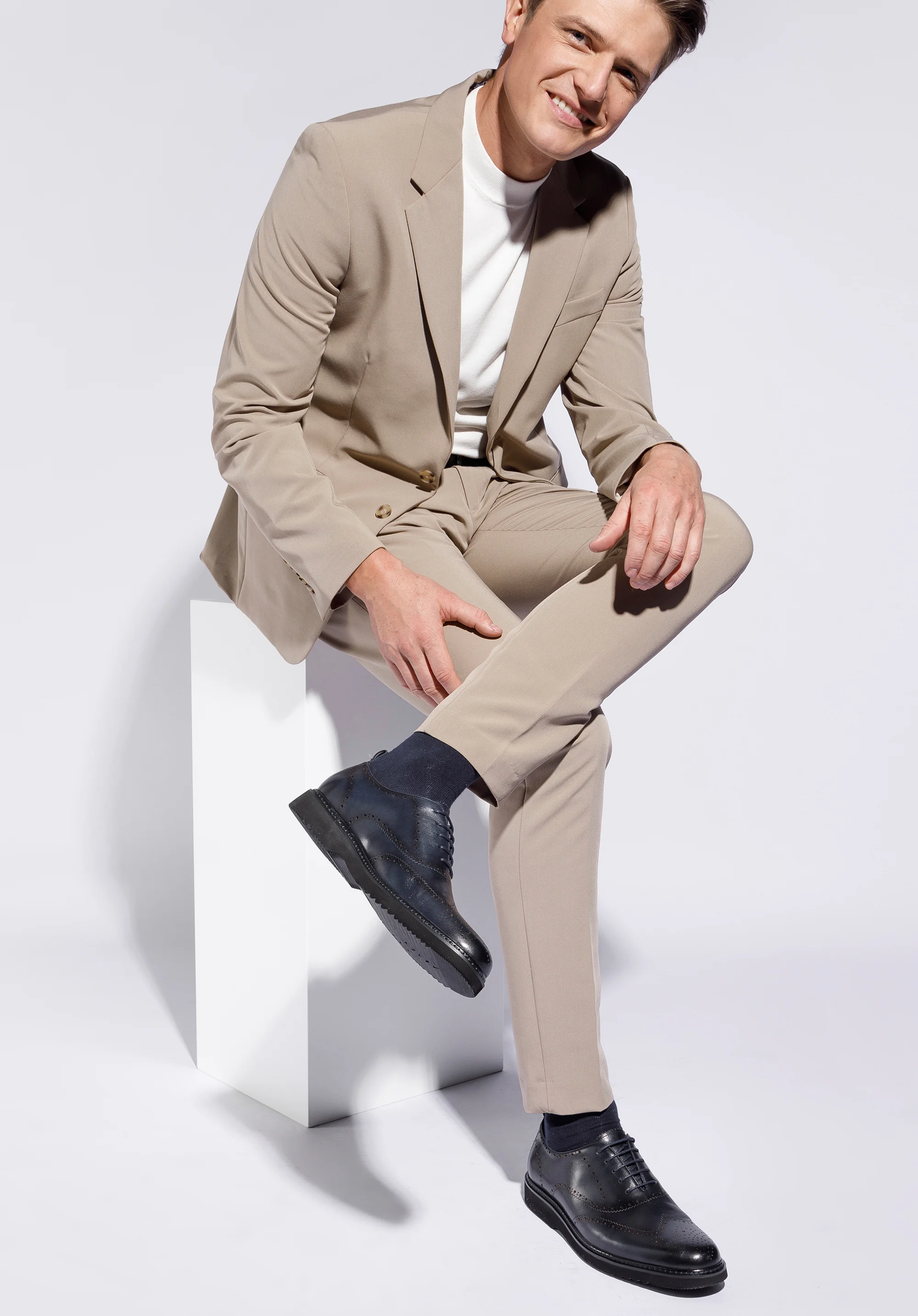 Męskie oksfordy skórzane dziurkowane na lekkiej podeszwie