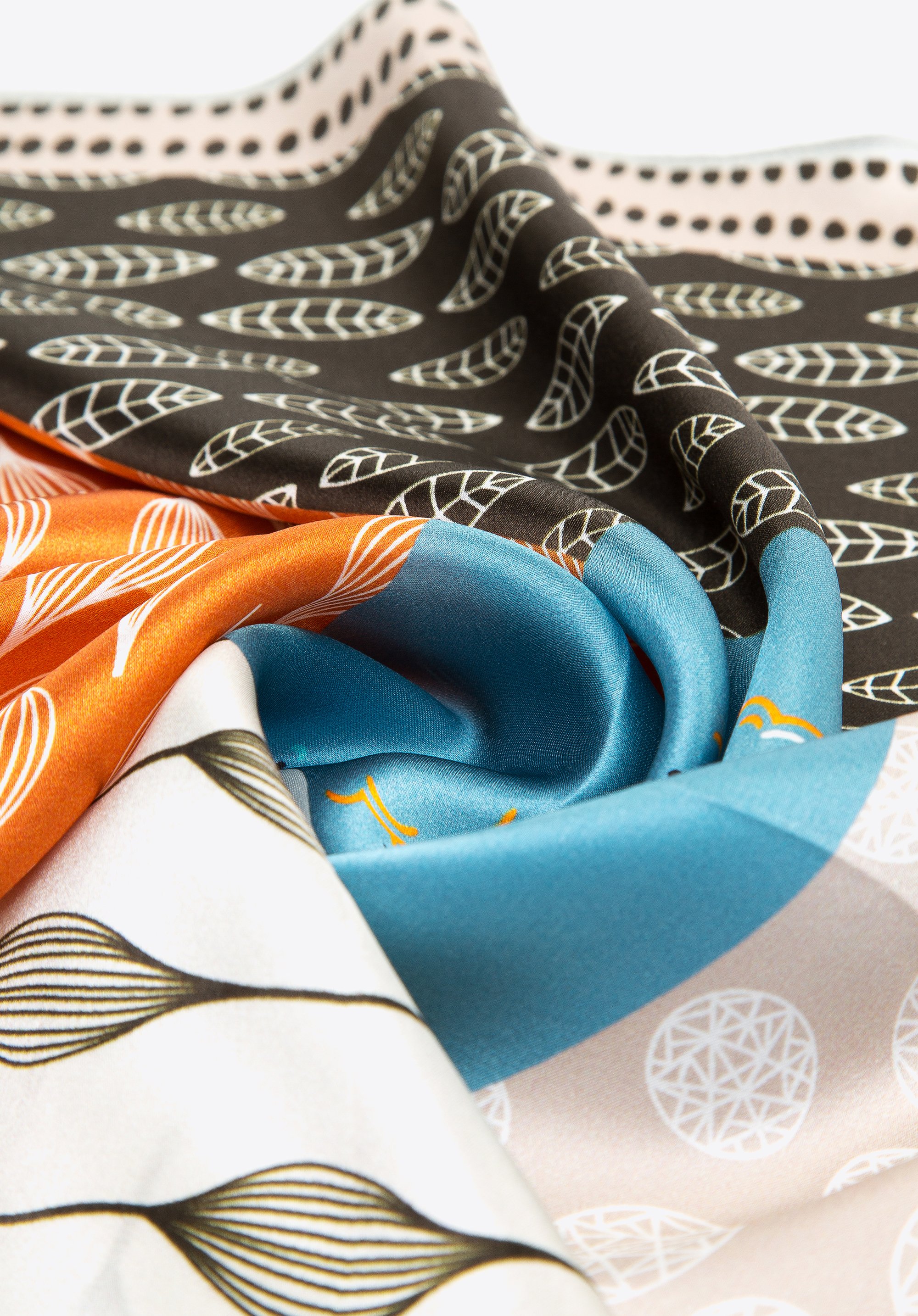 Damska apaszka jedwabna we wzory