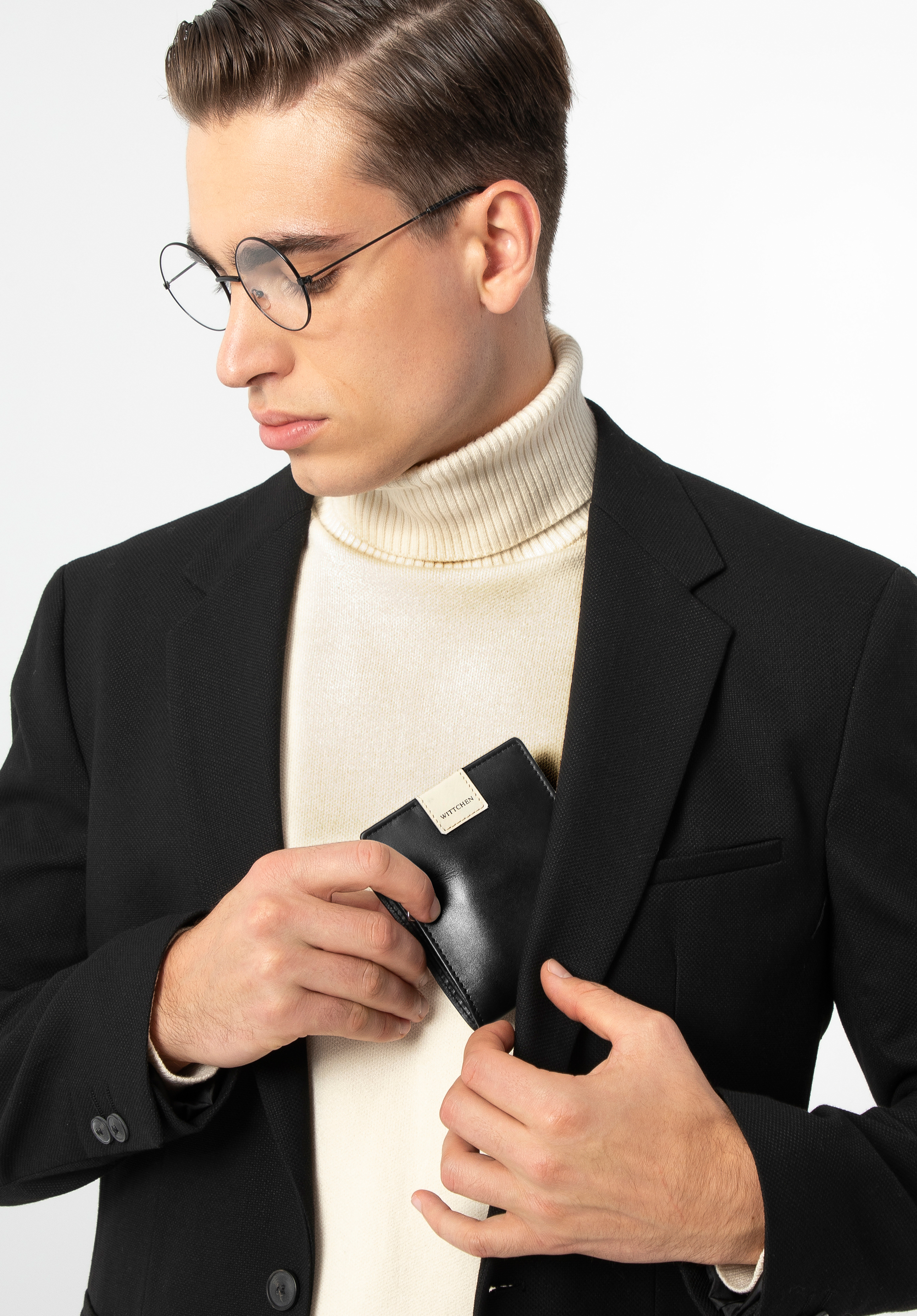 Bilonówka skórzana z naszywką z logo