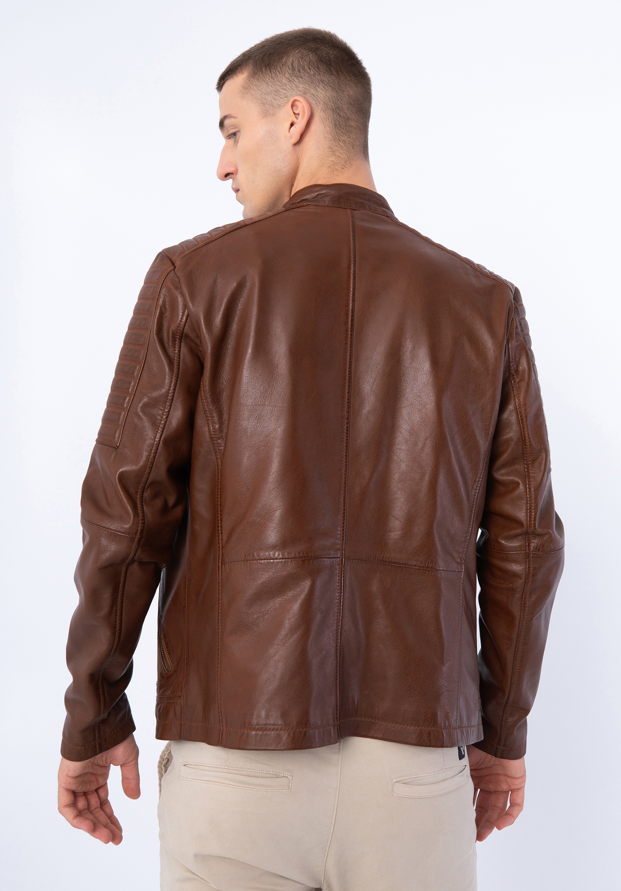 Męska kurtka skórzana z zapinaną stójką i pikowaniem