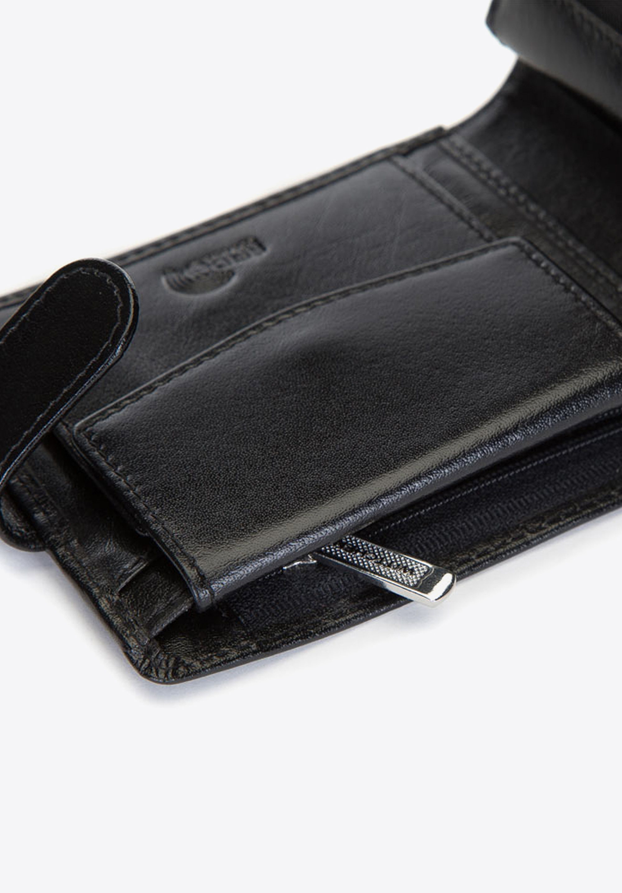 Damski portfel ze skóry na zatrzask