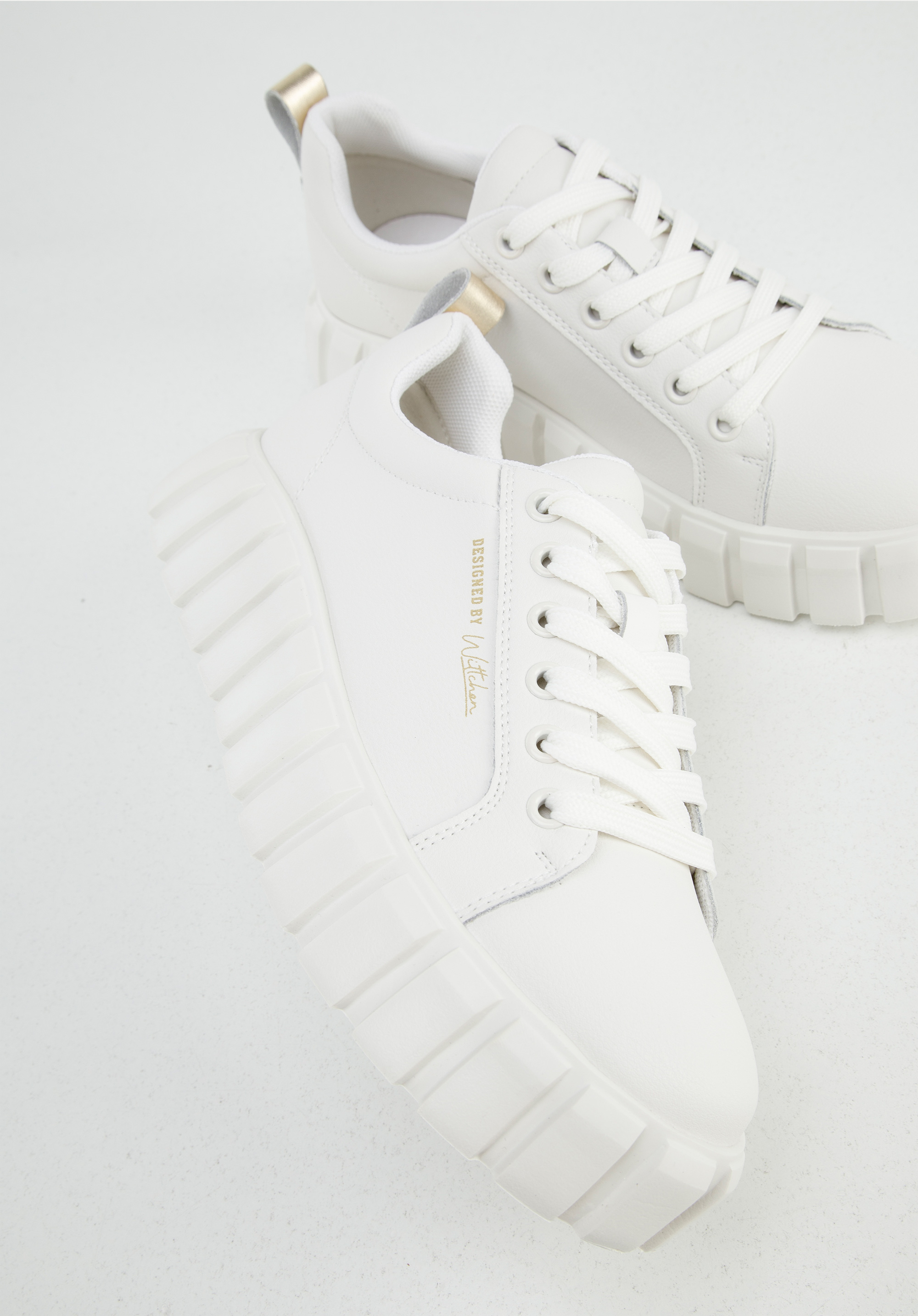 Damskie sneakersy ze skóry na grubej podeszwie