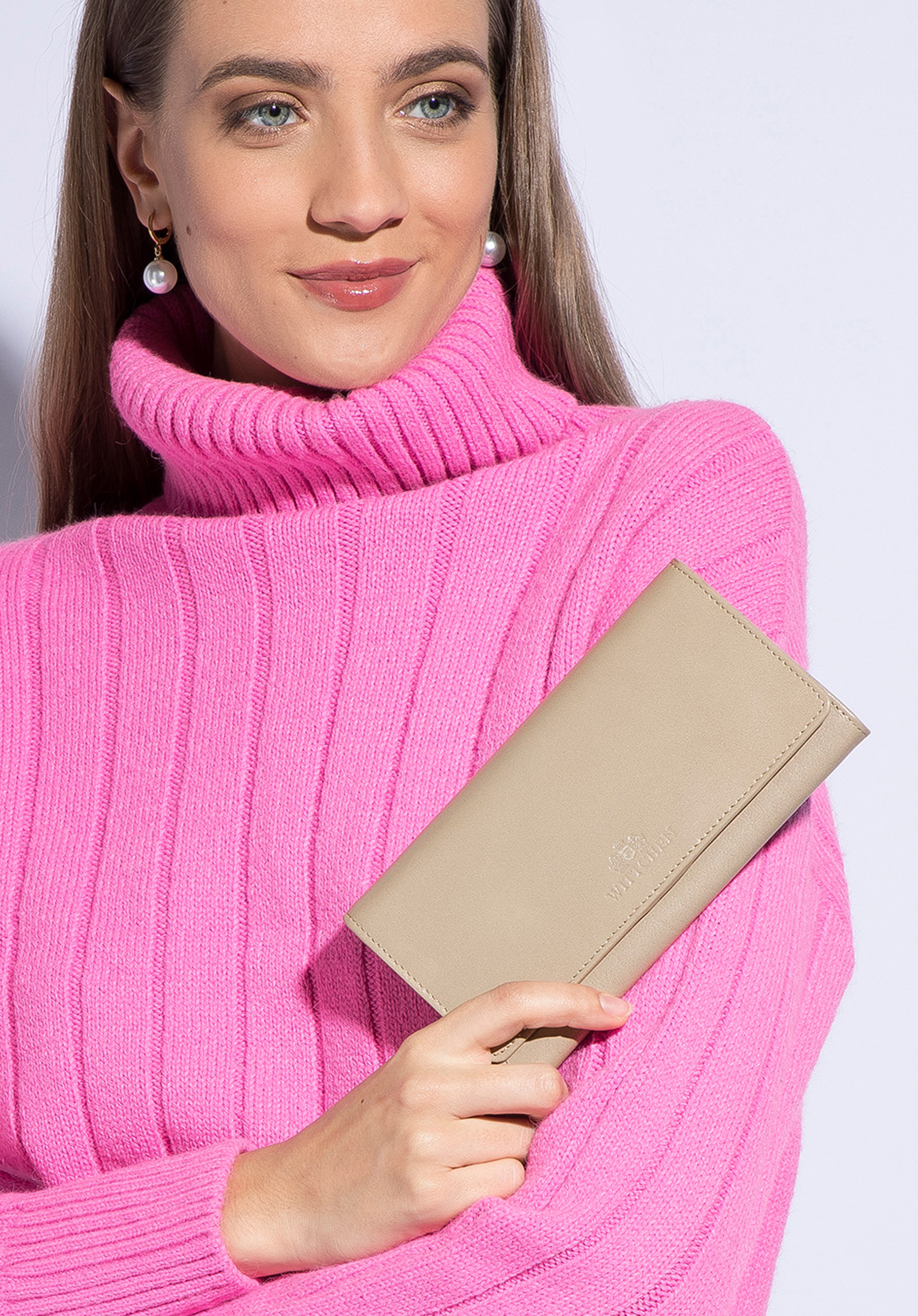 Damski portfel z gładkiej skóry poziomy