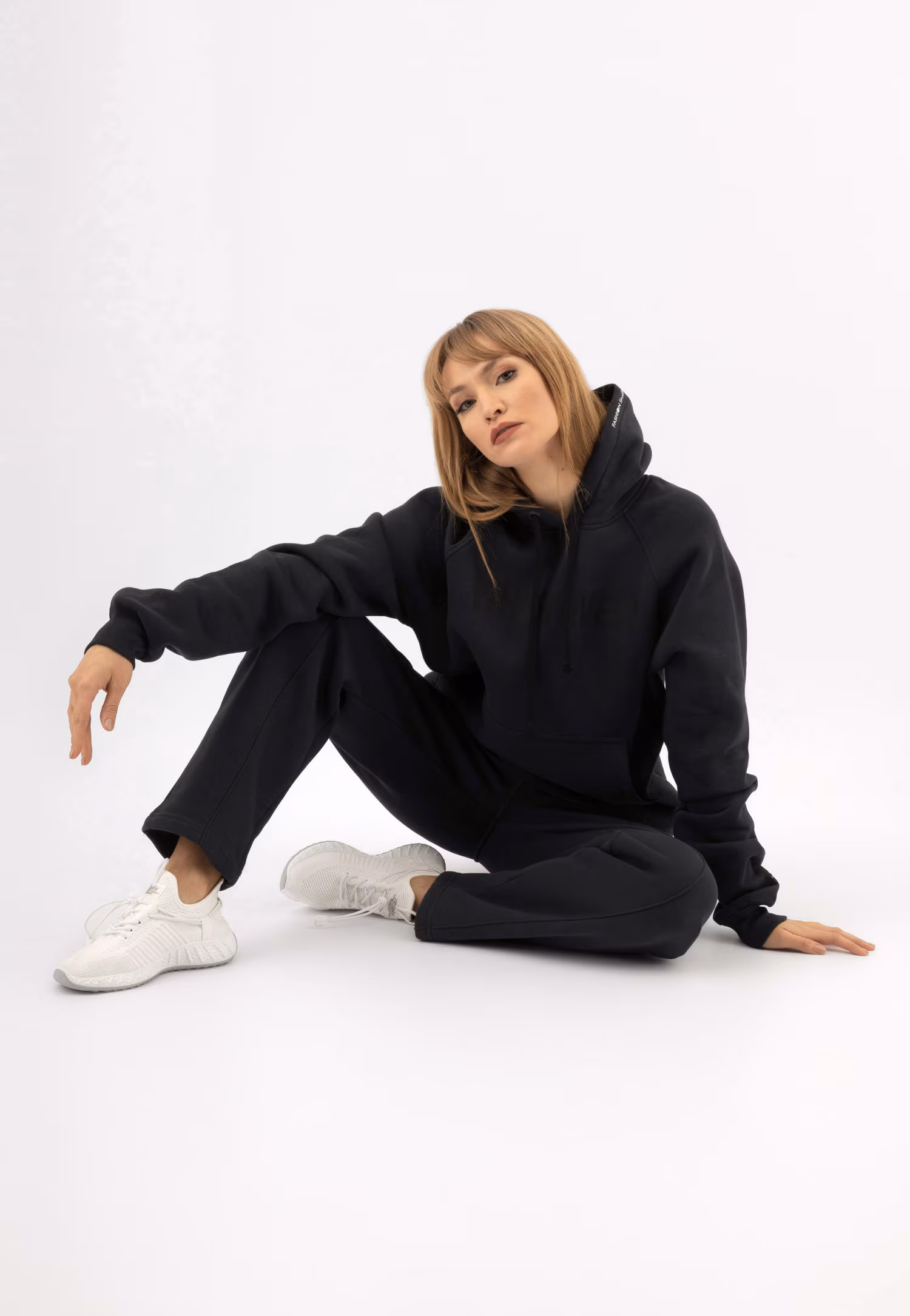 RELAKS czerwone spodnie dresowe o prostym kroju