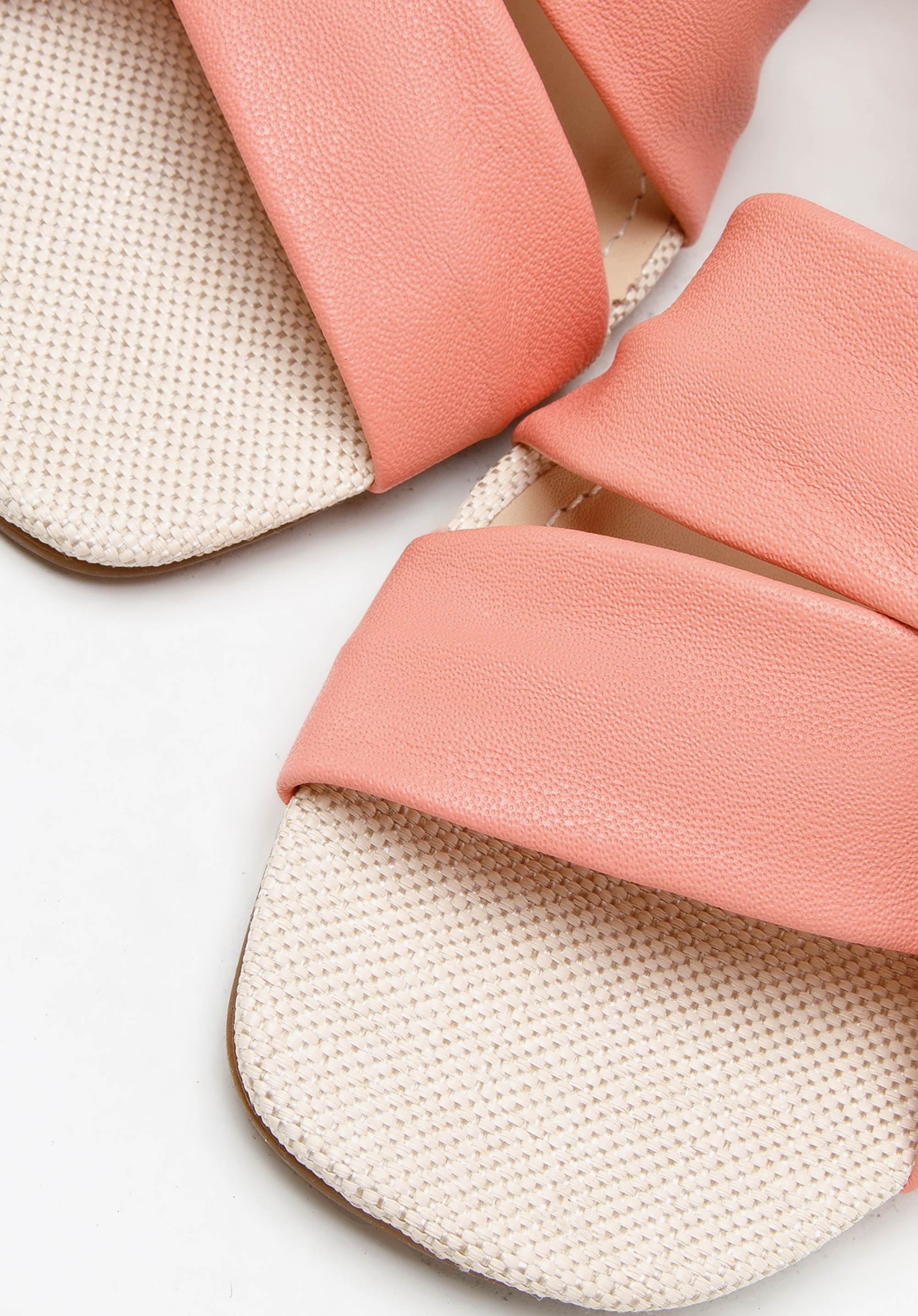 Damskie sandały skórzane z supełkiem na obcasie