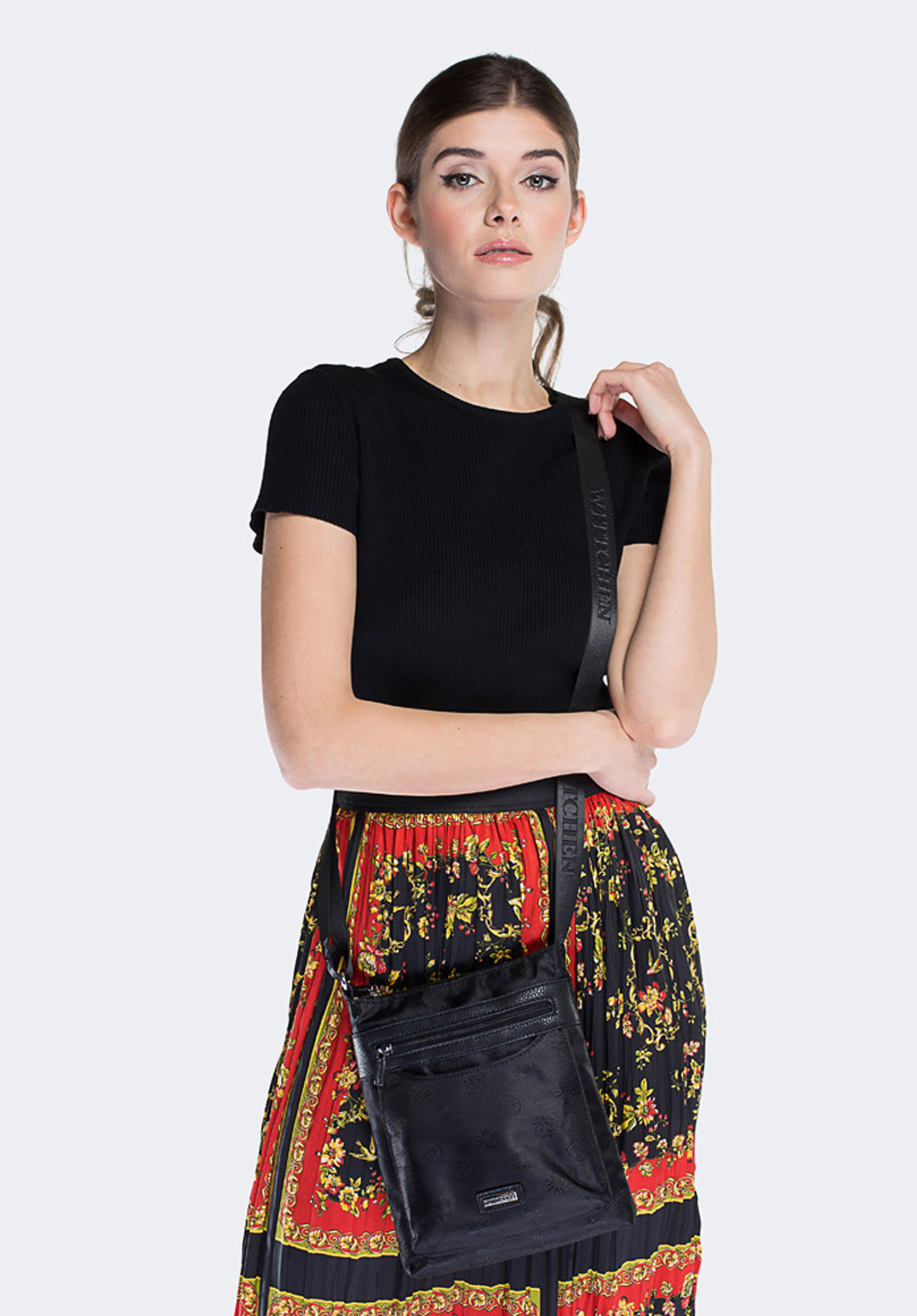 Damska listonoszka z tkaniny w logo z suwakiem