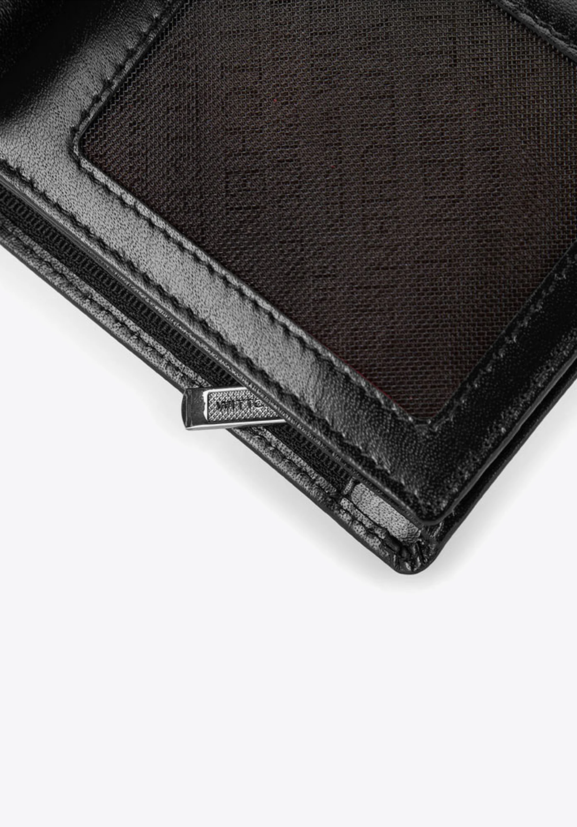 Damski portfel ze skóry na zatrzask