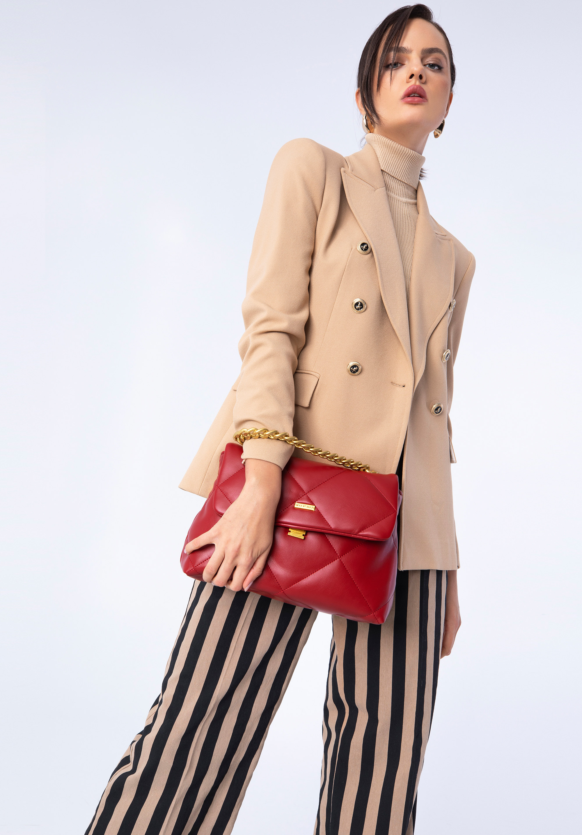 Torebka kuferek z miękkiej ekoskóry pikowana na łańcuszku