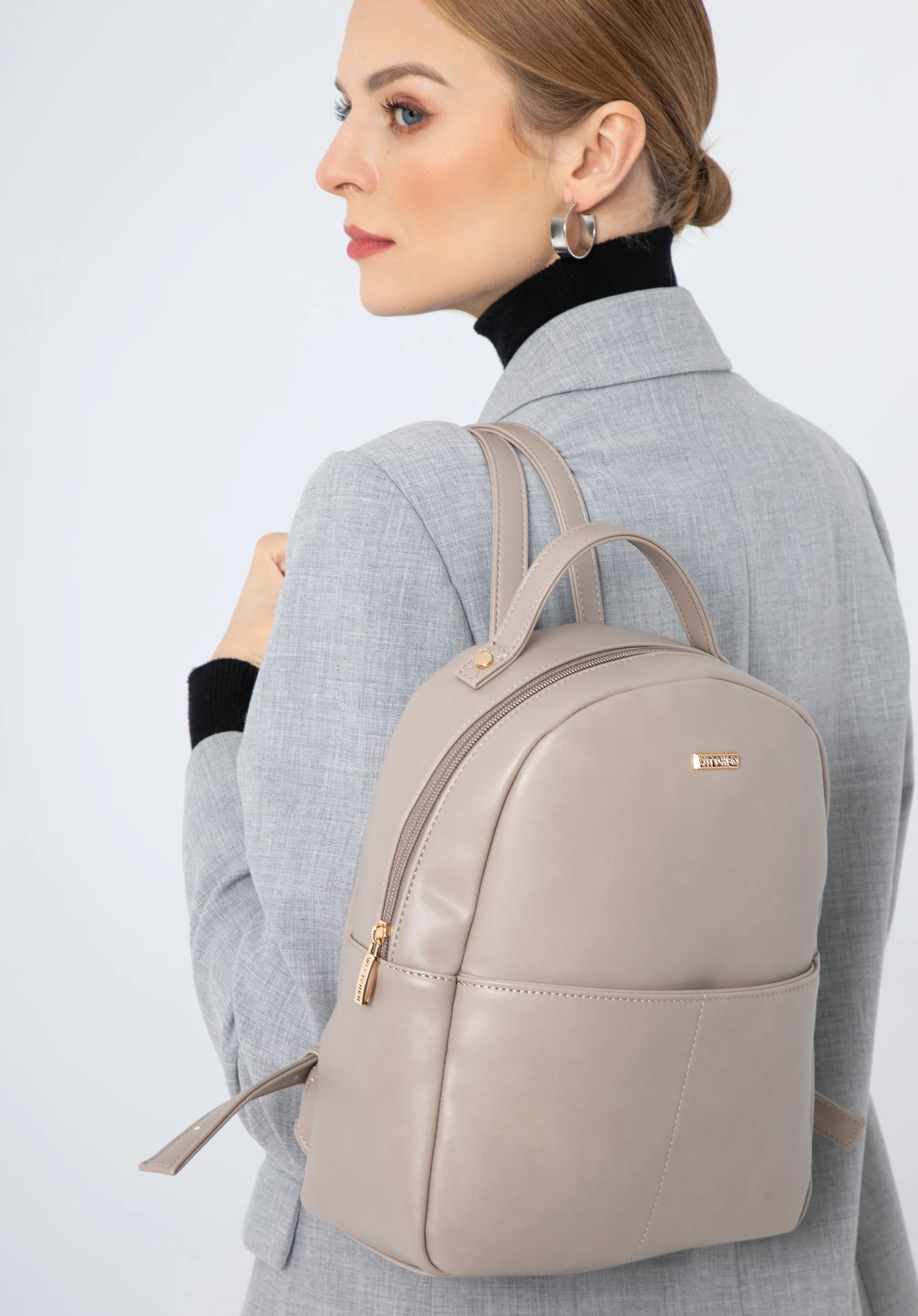 Damski plecak z ekoskóry z obszytą kieszenią z przodu