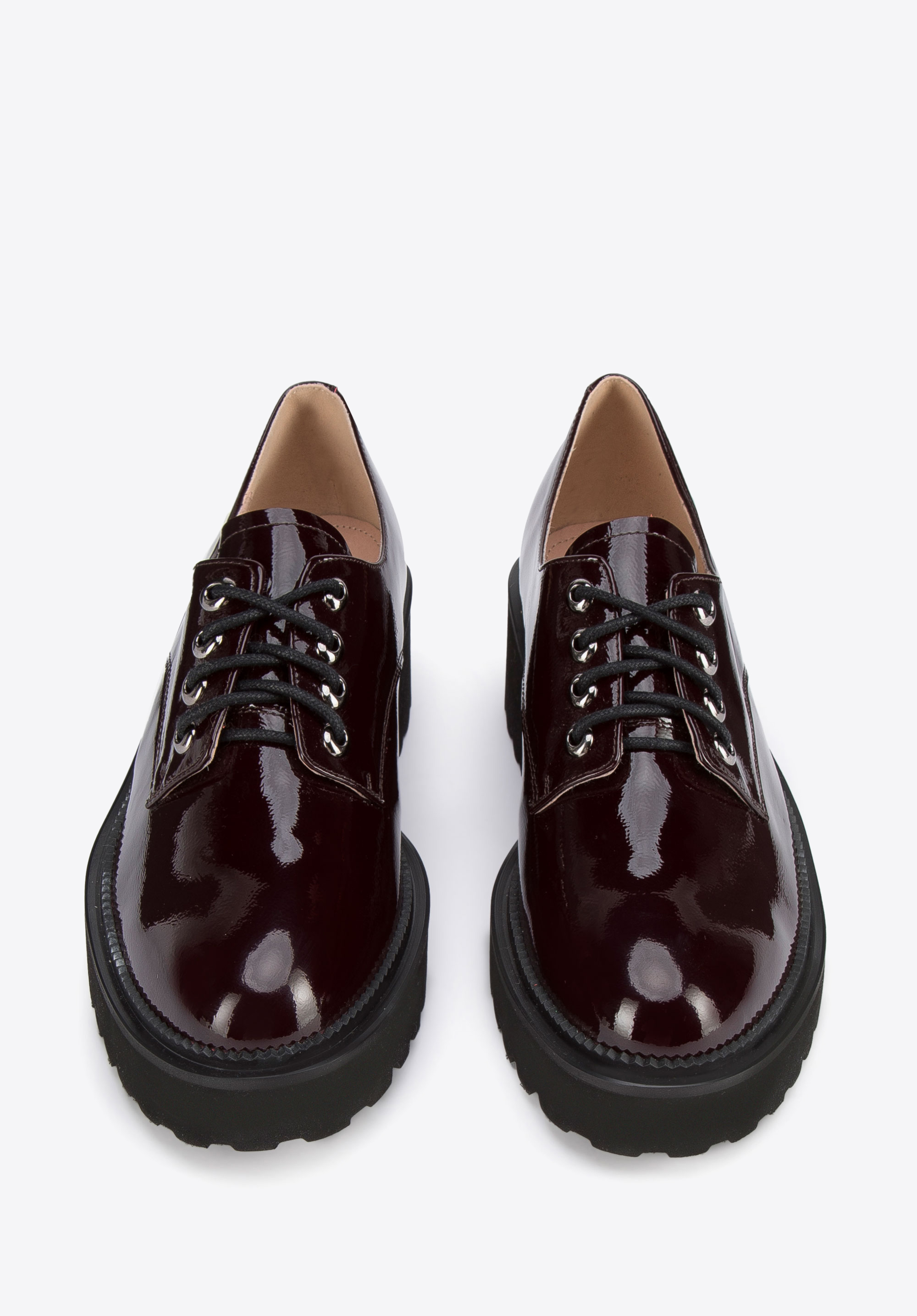 Damskie półbuty ze skóry lakierowanej sznurowane