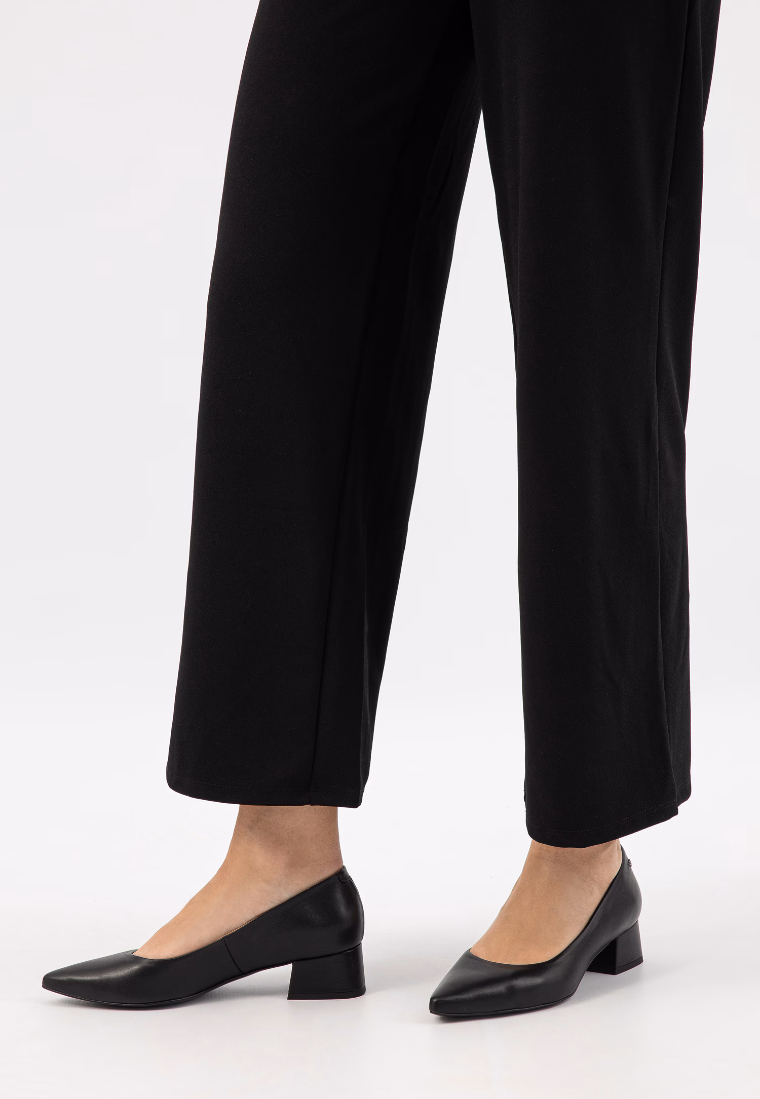 Beżowe czółenka damskie na niskim obcasie typu klocek