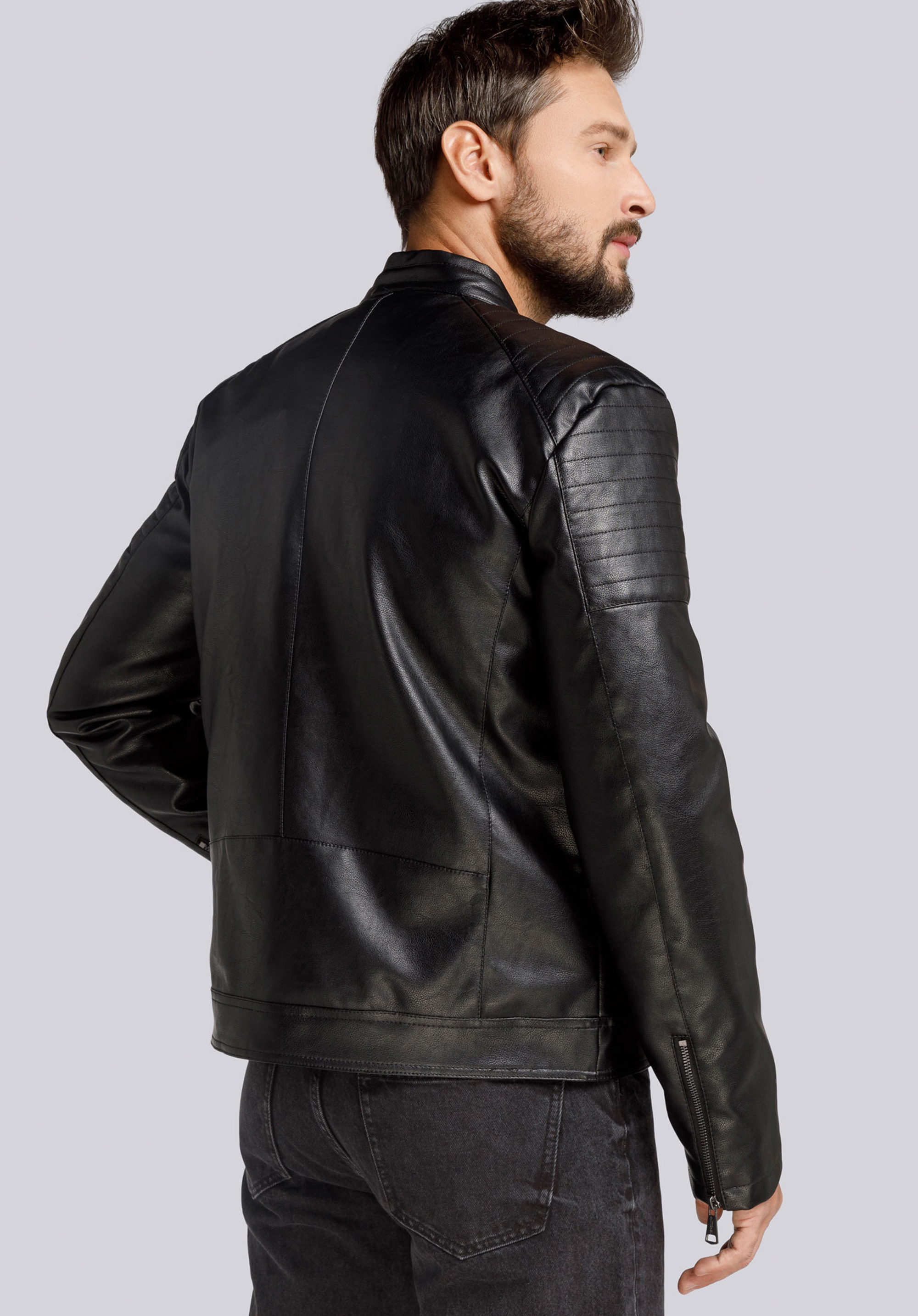 Męska kurtka z obszytymi kieszeniami