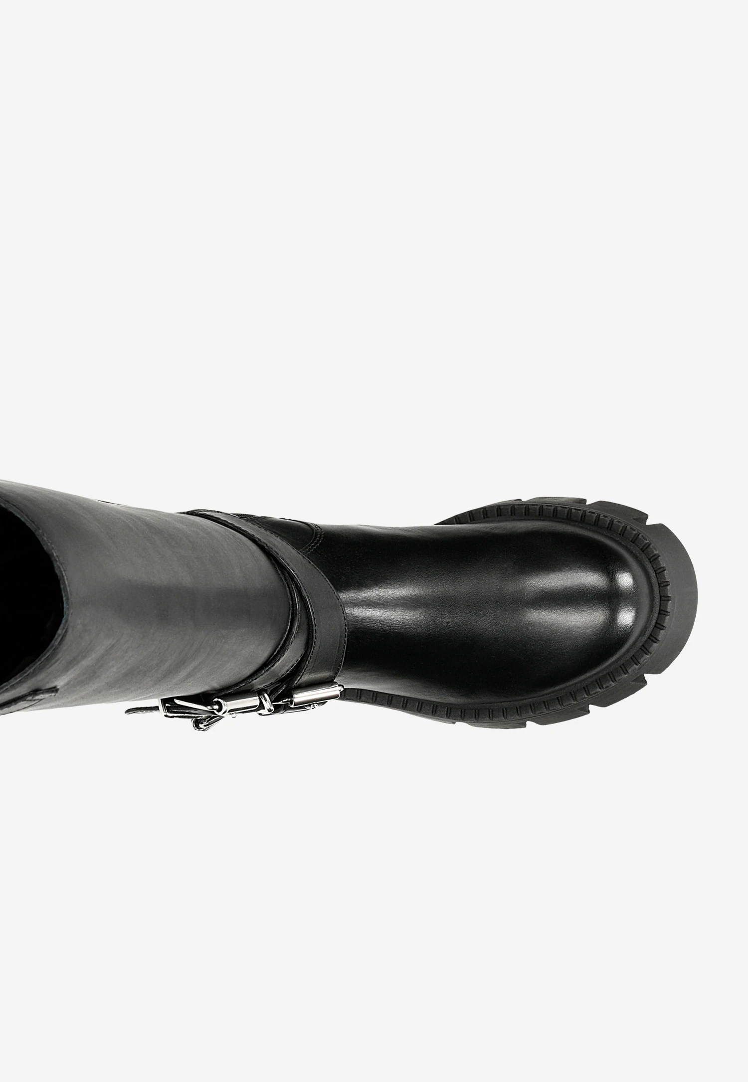 Czarne skórzane kozaki damskie typu bikery ze srebrnymi klamrami