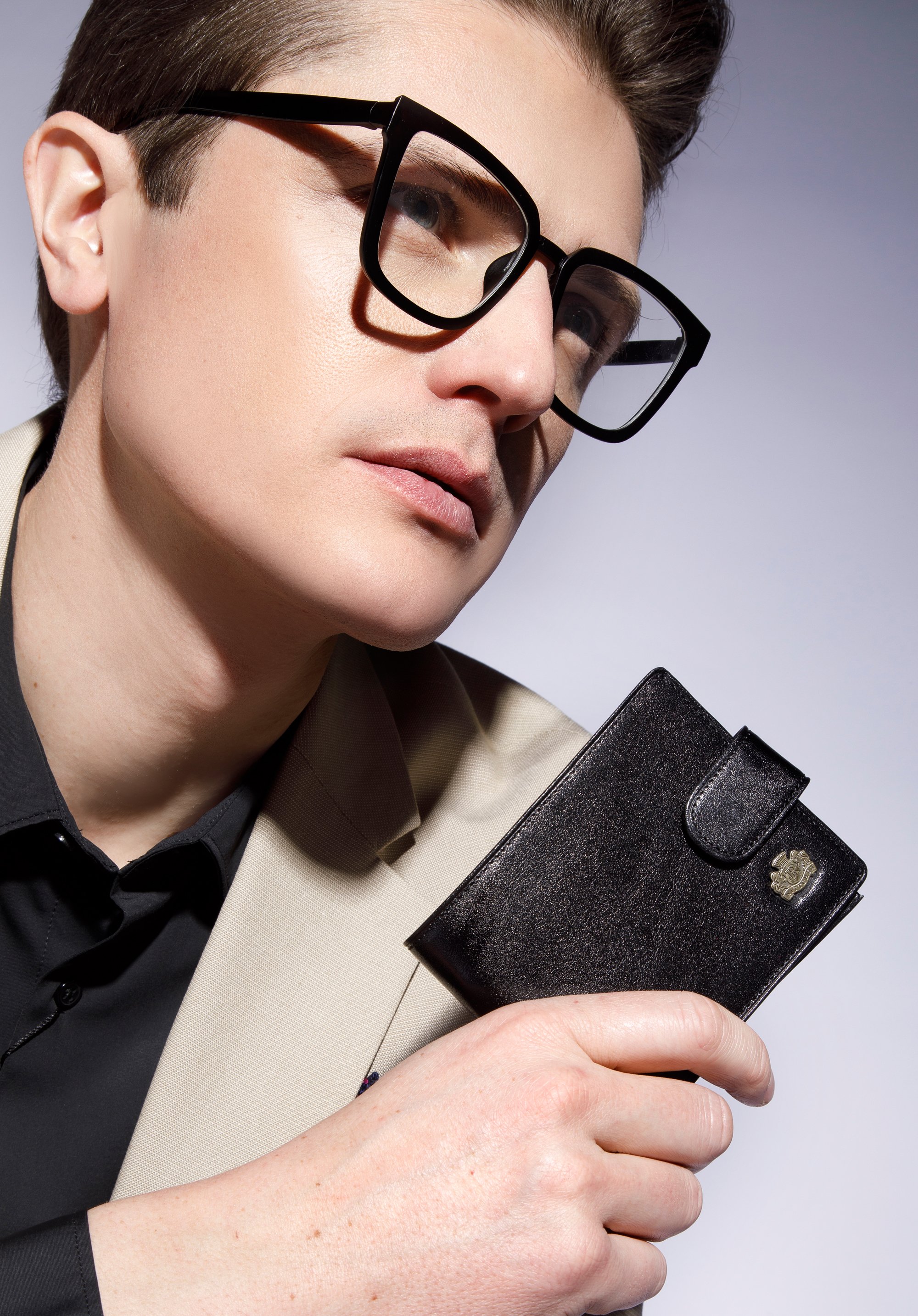 Męski portfel ze skory zapinany