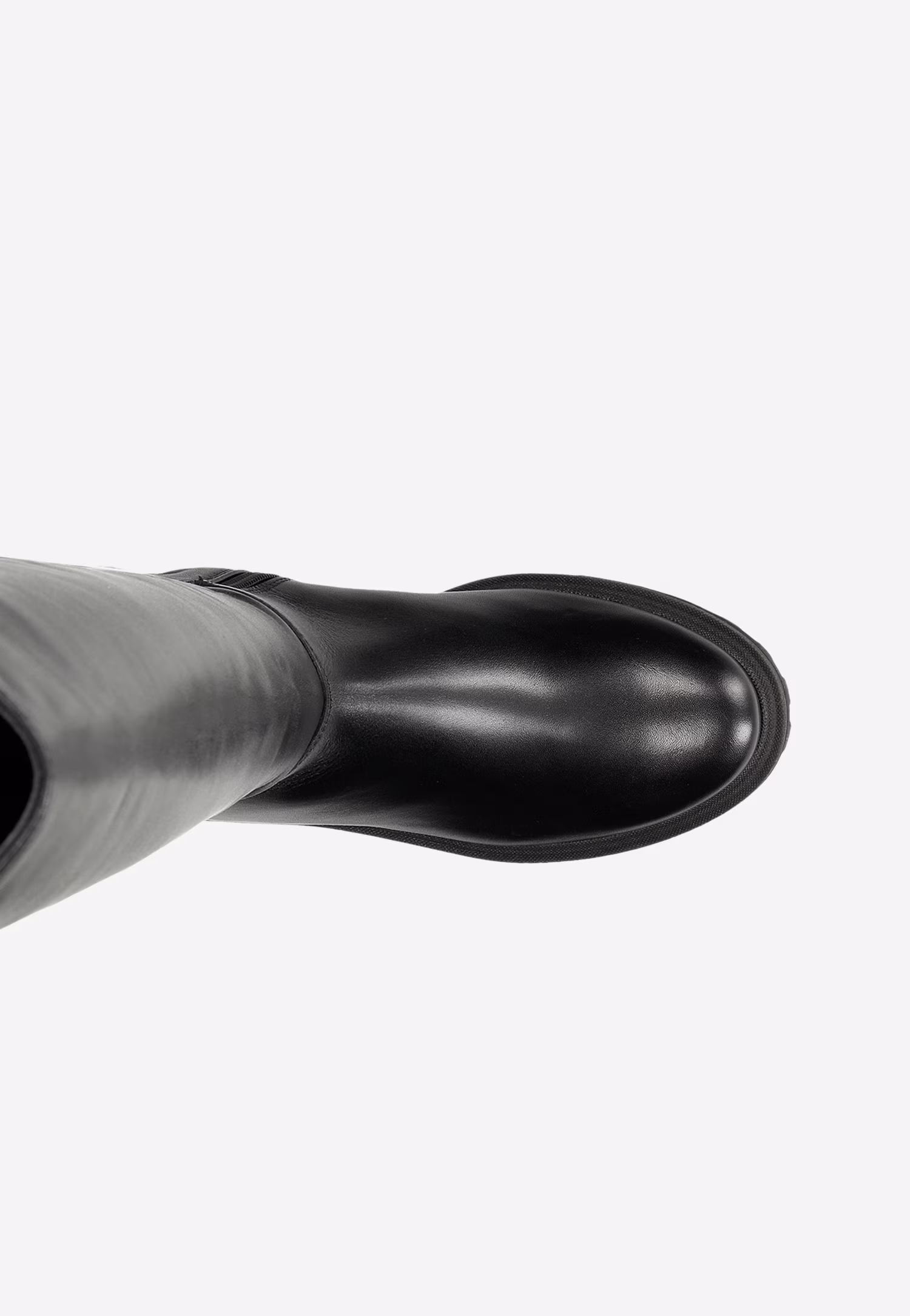 Czarne zimowe kozaki damskie na traktorze