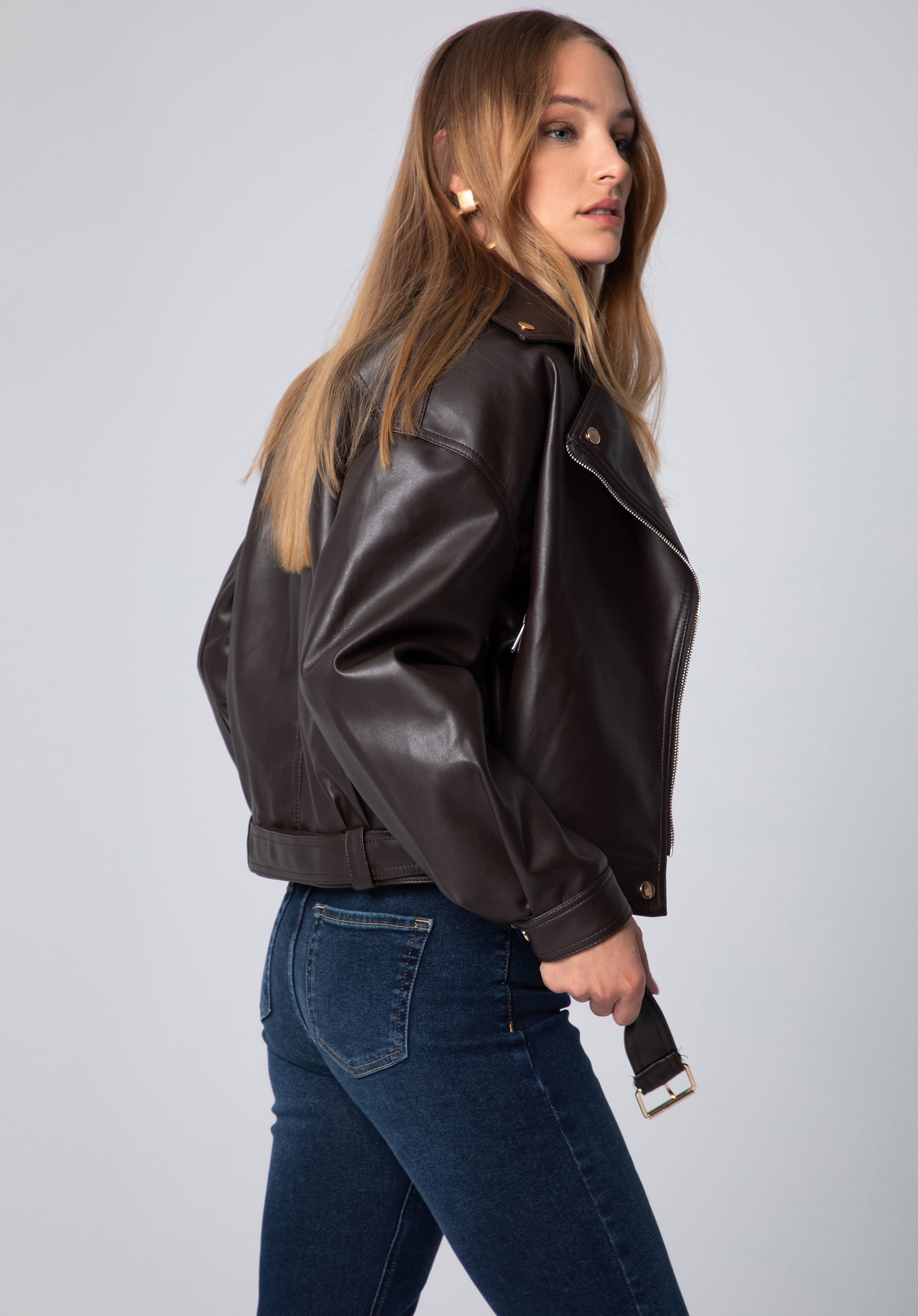 Damska ramoneska oversize z ekoskóry z paskiem