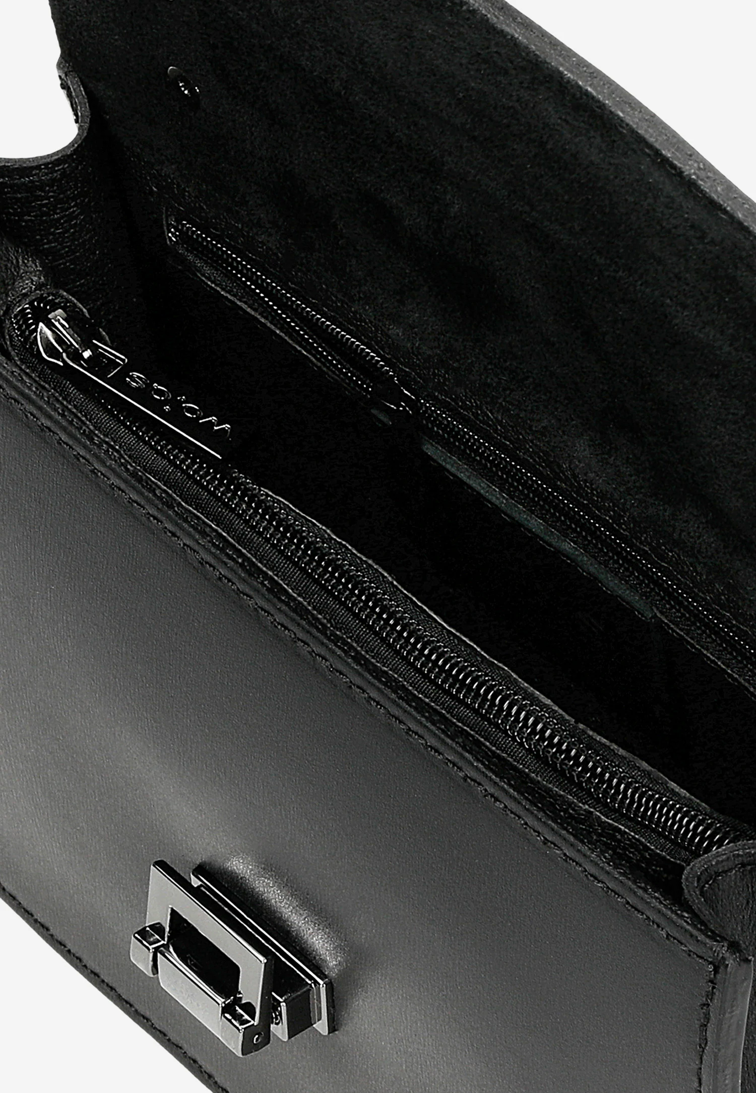 Czarna skórzana torebka damska z metalowym łańcuchem