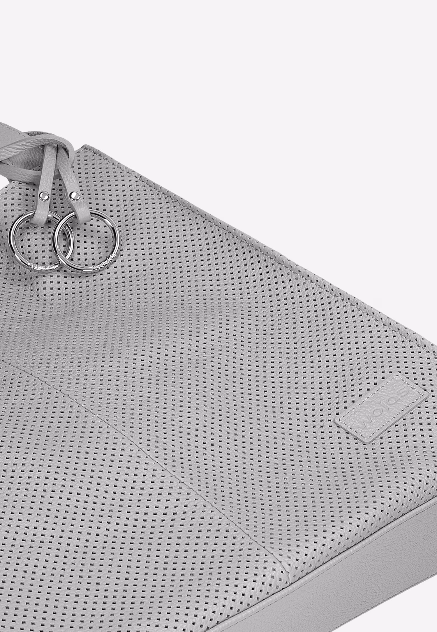 Popielata shopperka z ażurową skórą