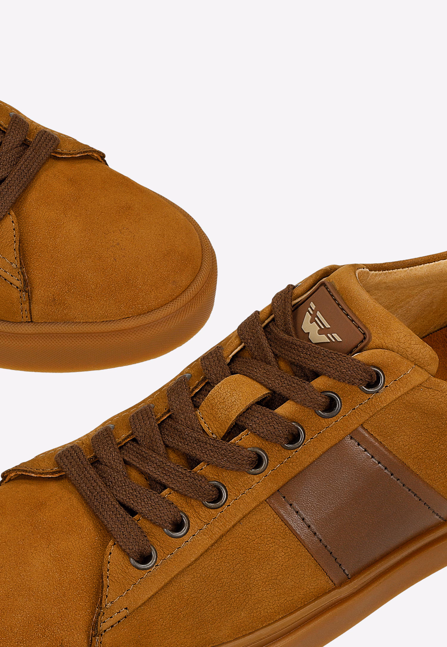 Brązowe trampki męskie z łączonych skór