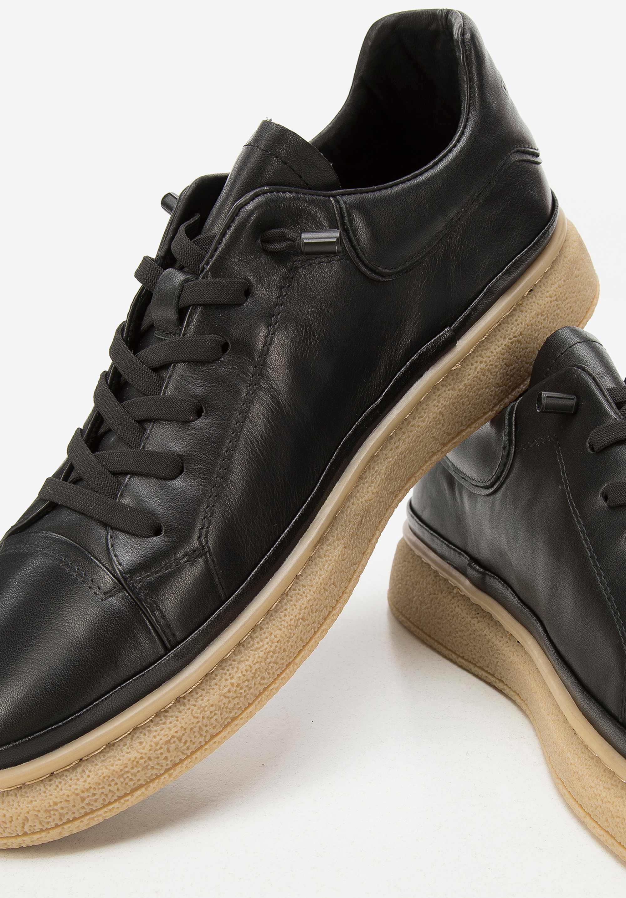 Męskie sneakersy skórzane na jasnej podeszwie