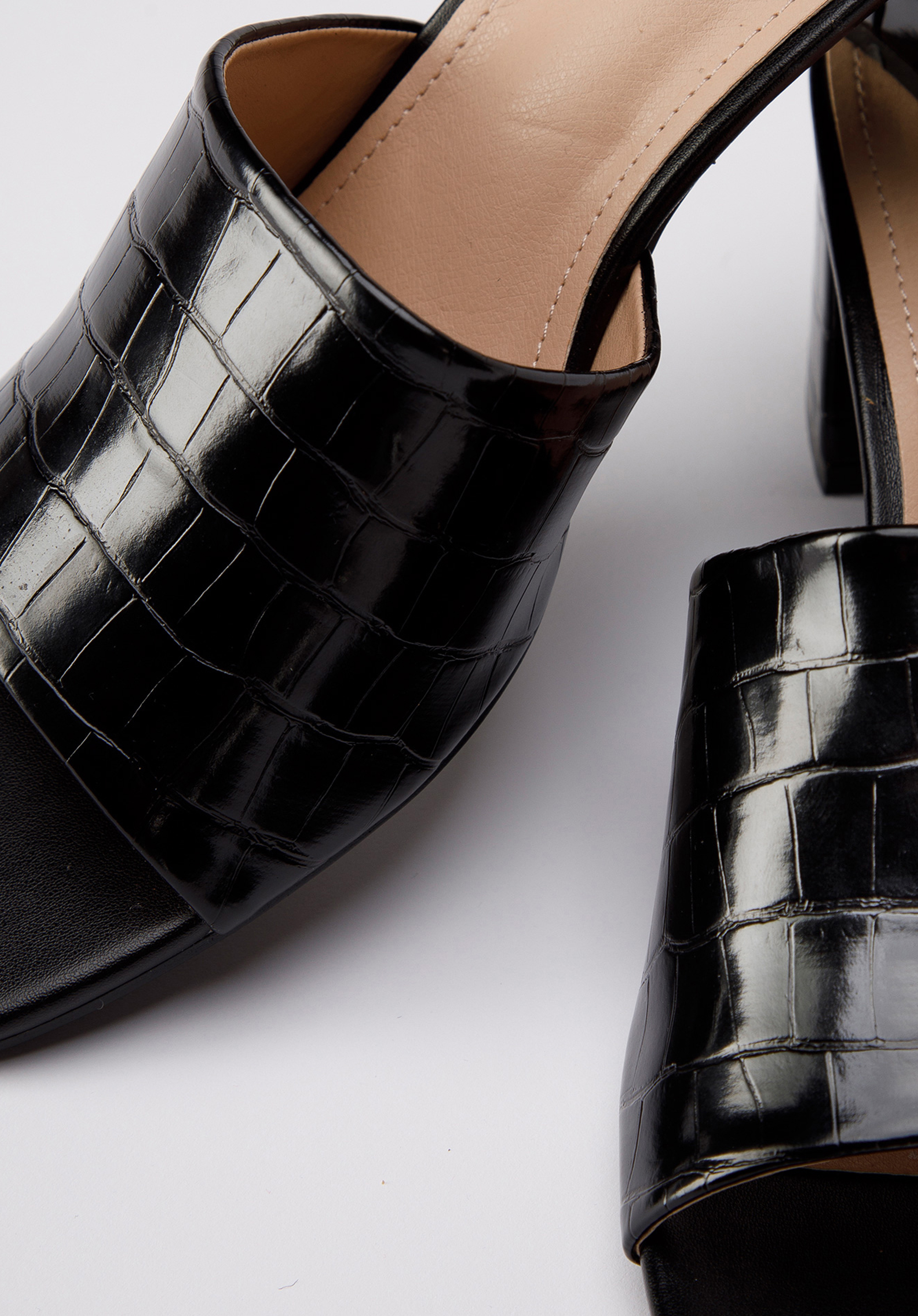 Damskie klapki z ekoskóry croco na słupku